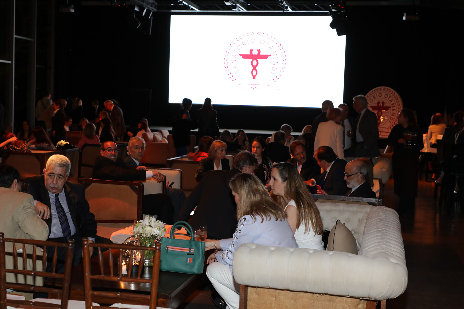 Los invitados durante la gran celebración, que se llevó a cabo en el Salón Dorrego