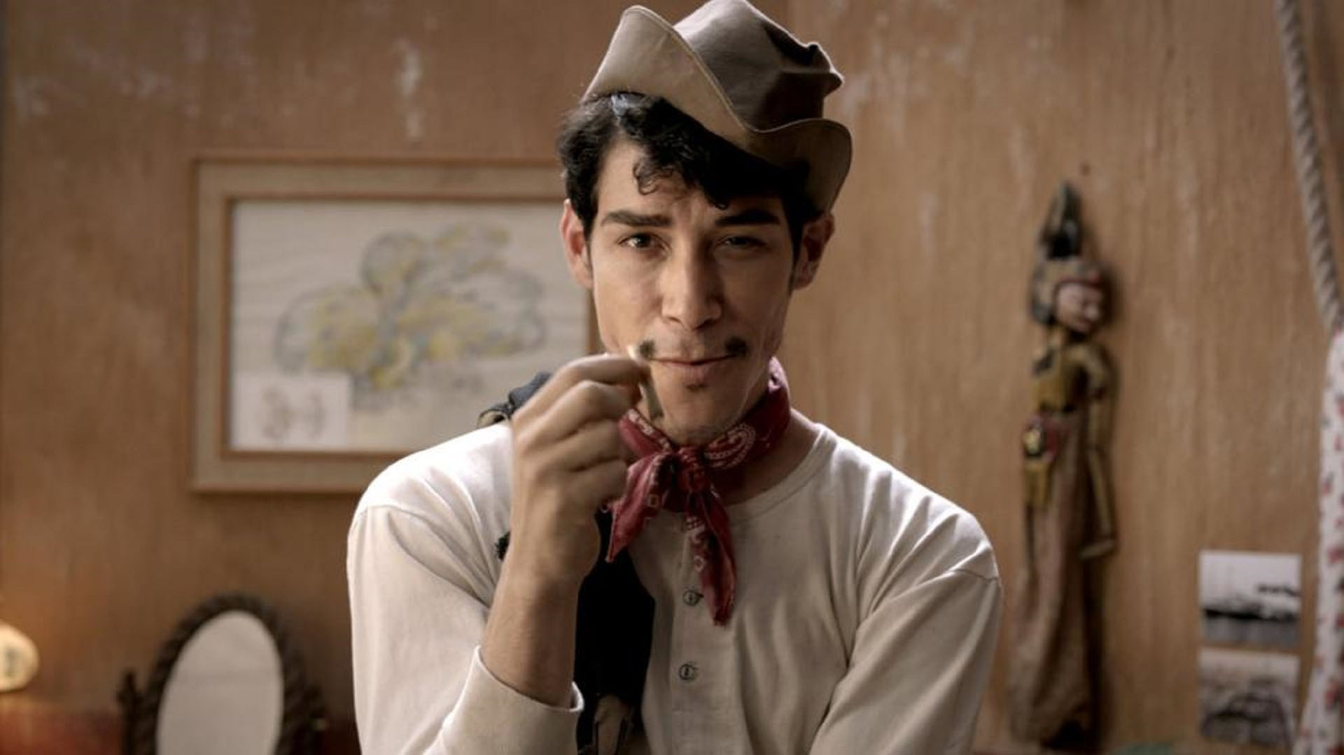 El actor español interpretando al reconocido comediante mexicano Cantinflas