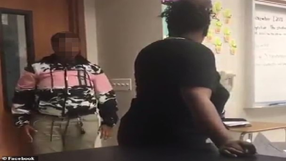 Profesora se sorpende cuando el estudiante le da un golpe en la cara (Foto: Especial Facebook)