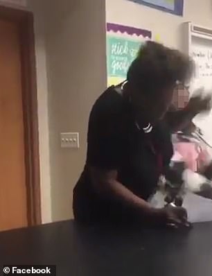 Al finalizar la profesora fue amenazada por el estudiante (Foto: Especial Facebook)