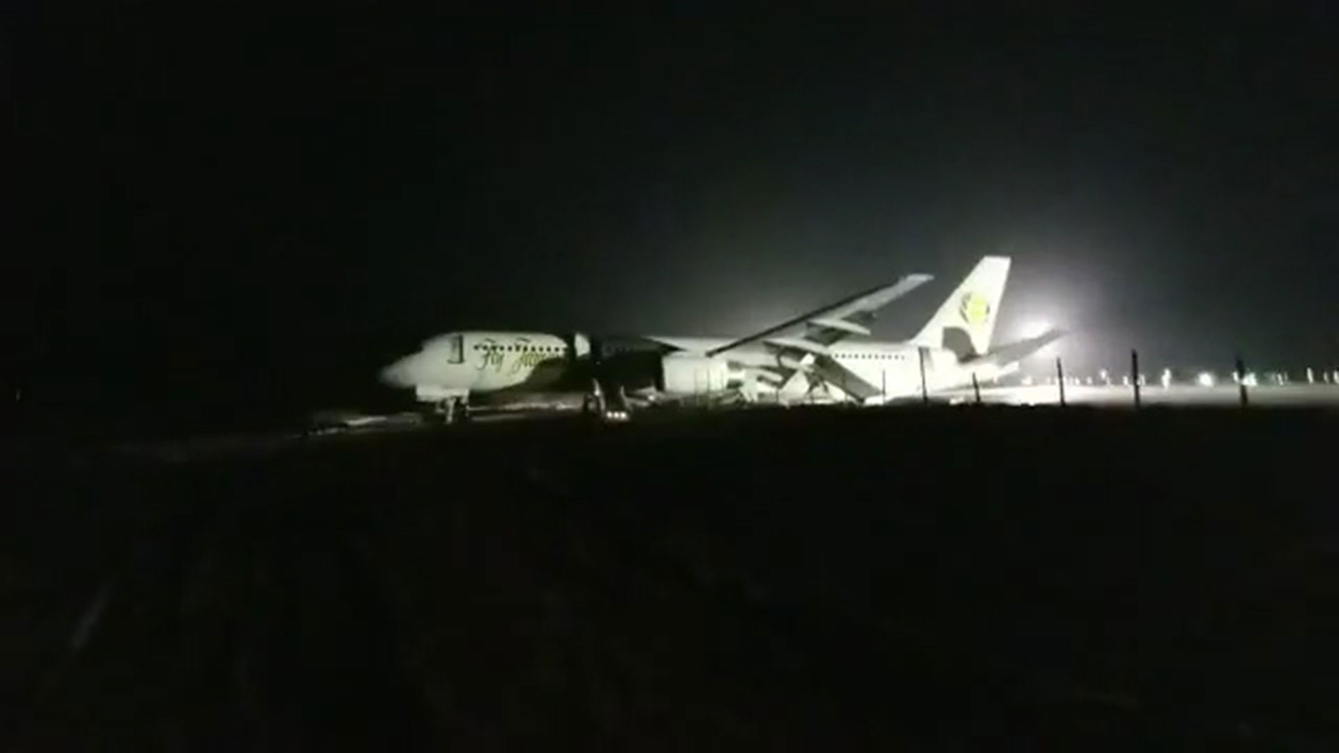 El Boeing 757-200 transportaba a 118 pasajeros y ocho tripulantes
