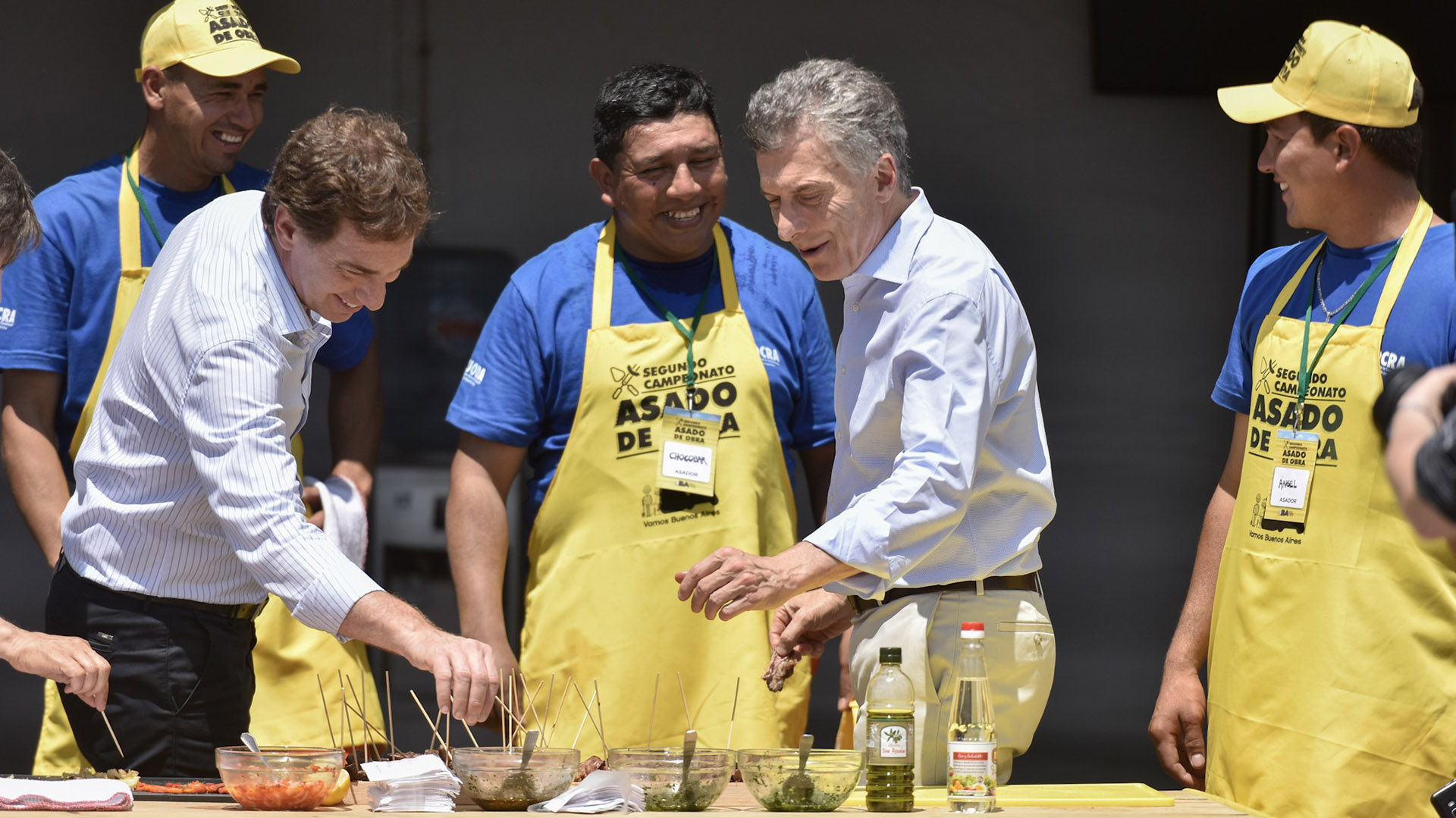 Diego Santilli y Mauricio Macri, en el campeonato de Asado de Obra (Fotos: Adrián Escándar)