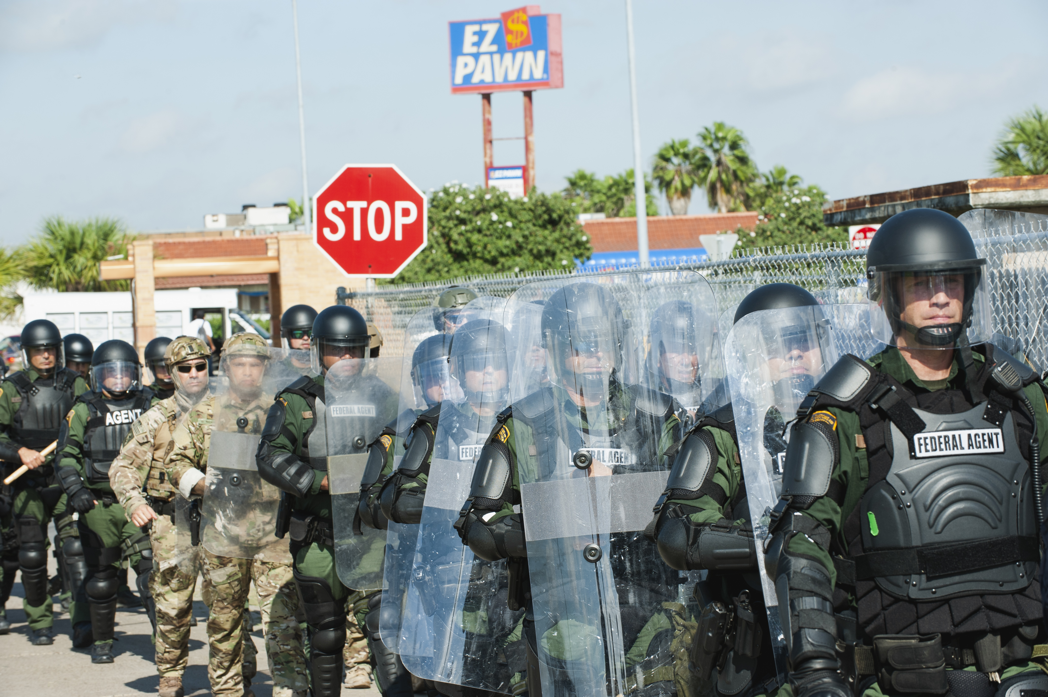 (Photos by Andrew Cullen / AFP)