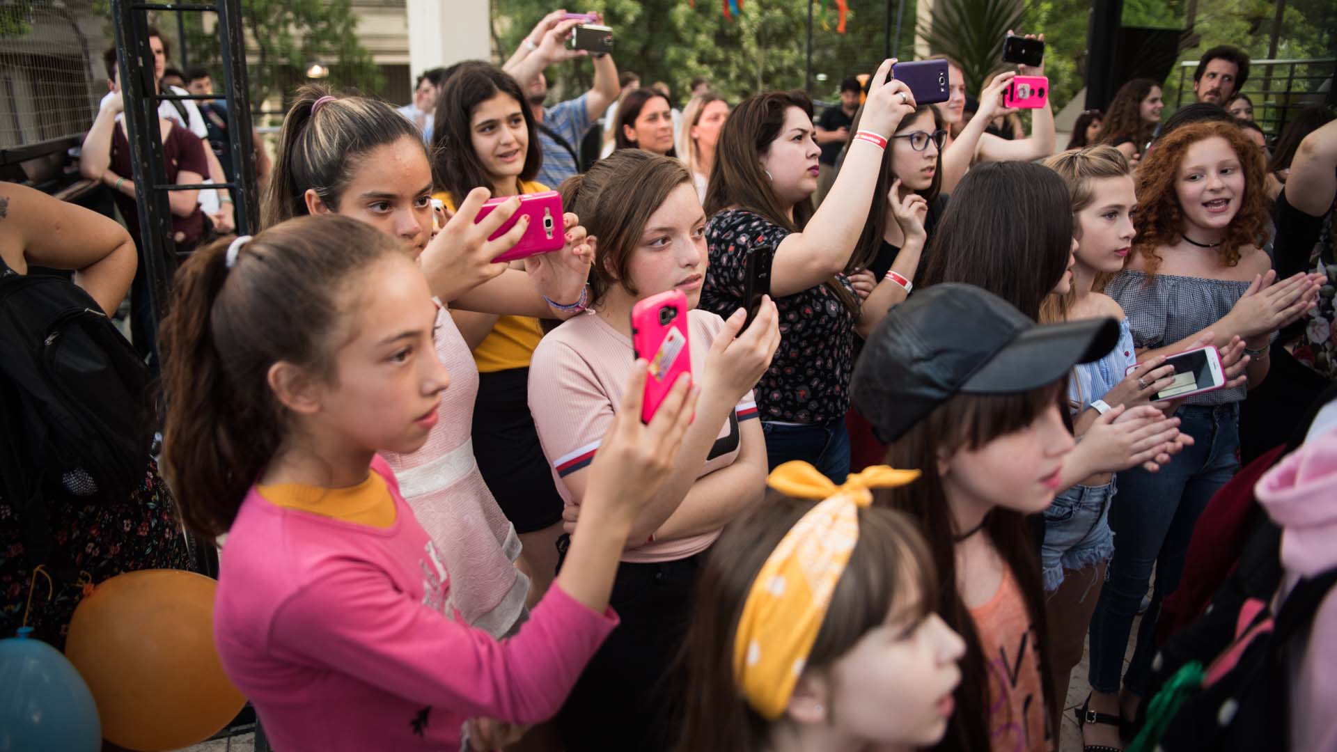 La gente colmó el local y disfrutó de la presencia de los famosos (Crédito de fotos: Manuel Cortina)