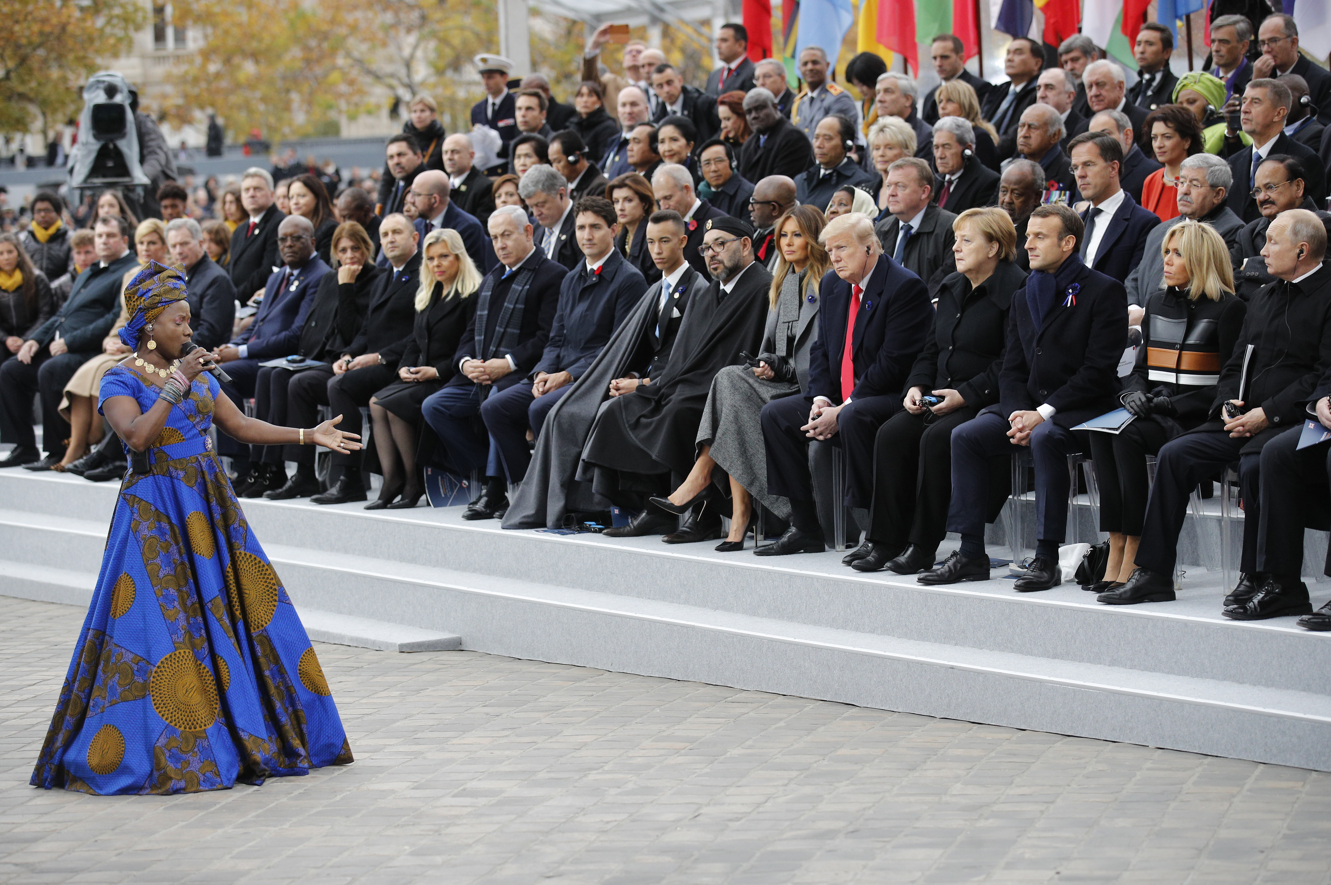 La cantante beninesa Angelique Kidjo recordó a las tropas coloniales que participaron en la guerra