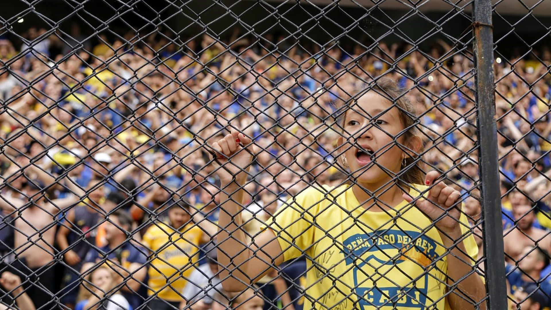 Tras la lluvia del sábado el partido se postergó hasta este domingo