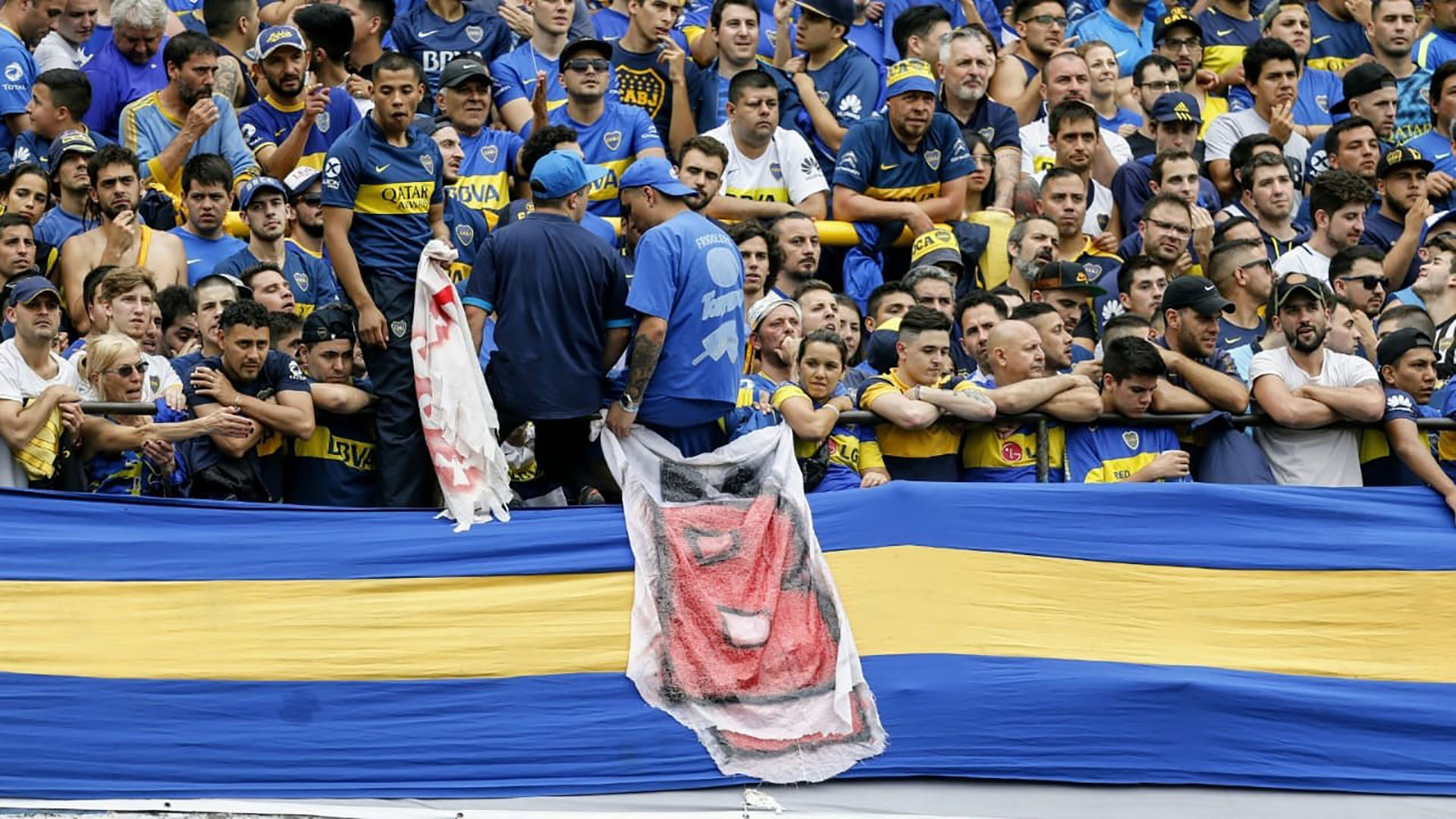 Los hinhcas de Boca aún recuerdan el descenso de River