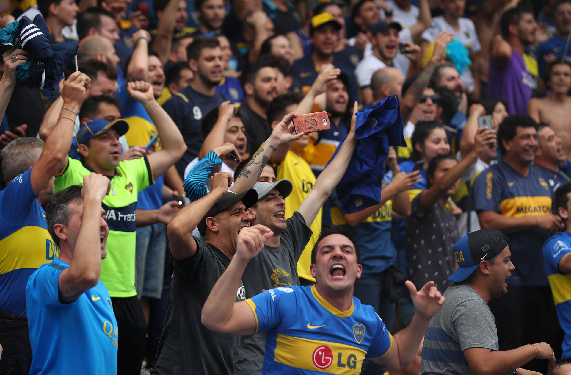 Los hinchas colmaron las tribunas desde temprano