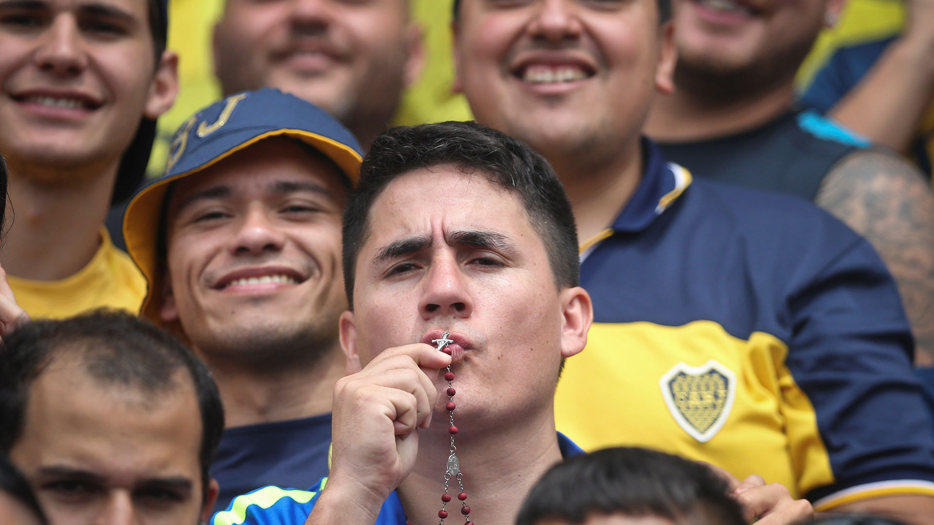 Los hinchas sufriendo