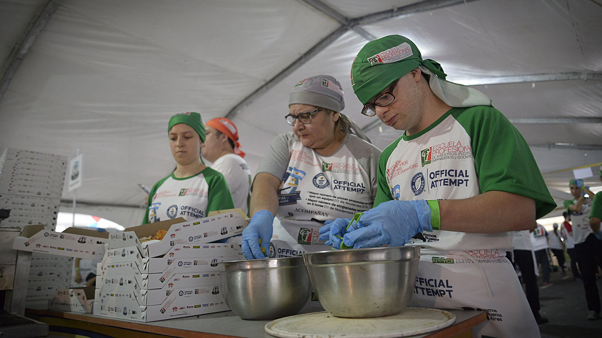 Trabajaron en la elaboración de los productos 400 personas organizadas por turnos
