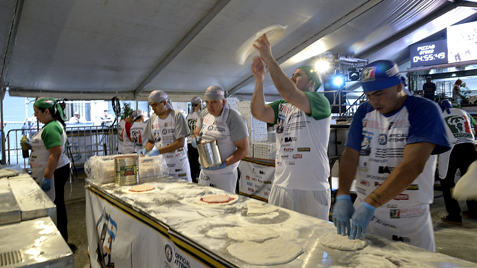 Los rápidos movimientos de manos de los cocineros de distintas partes del país fueron observados por todos los visitantes