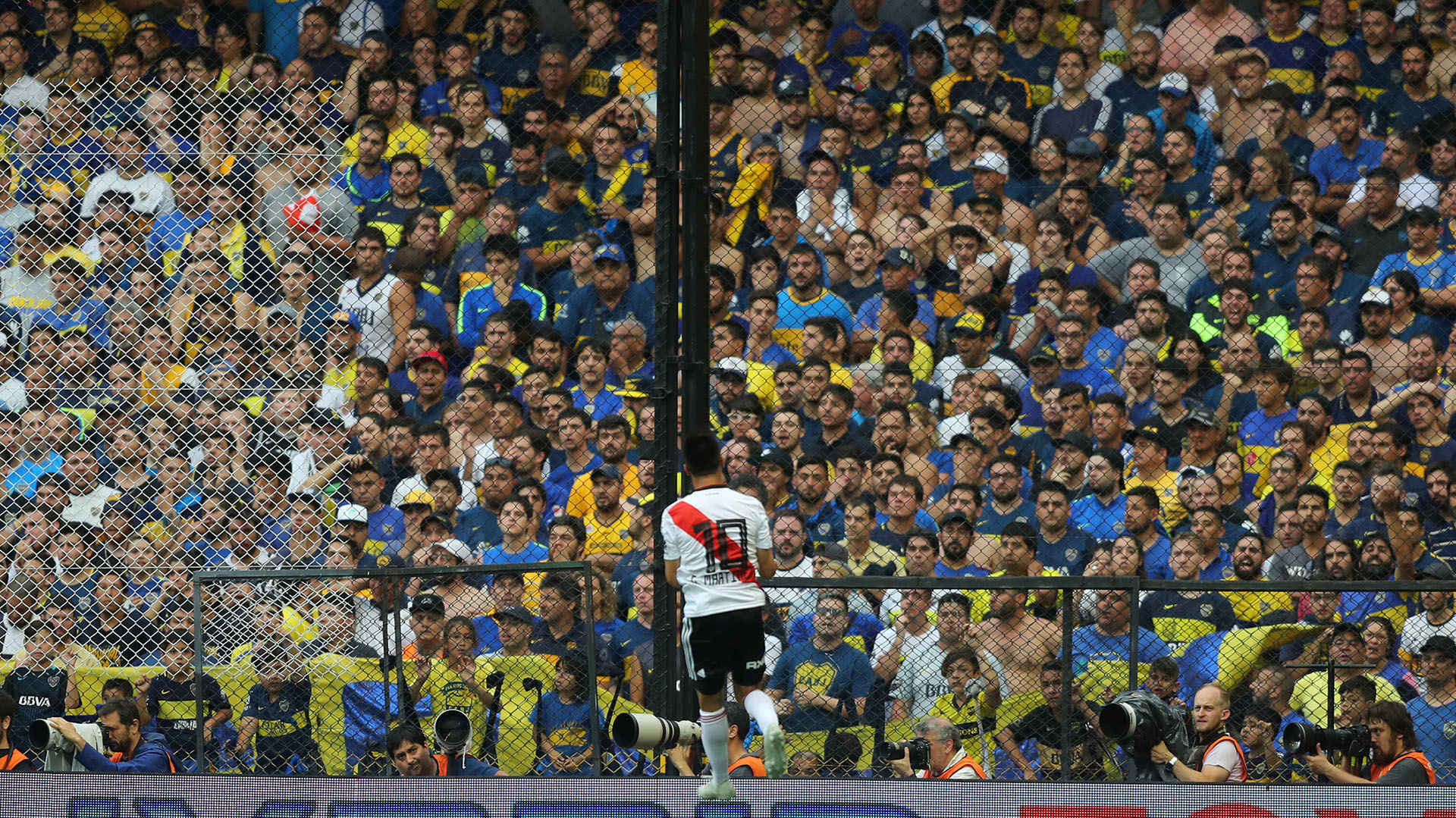 El gol fue en contra de Izquierdoz, tras un centro de Martínez