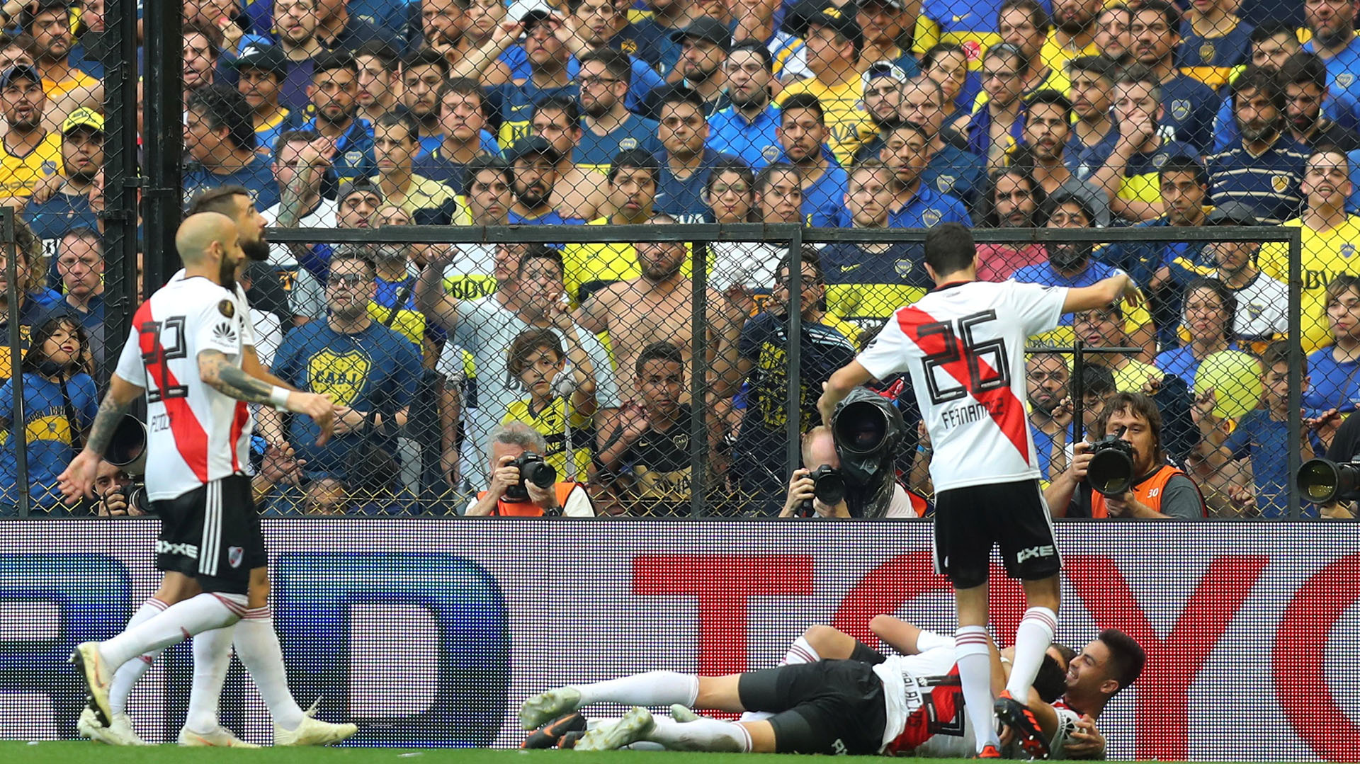 Los jugadores celebraron el empate 2-2 con Martínez