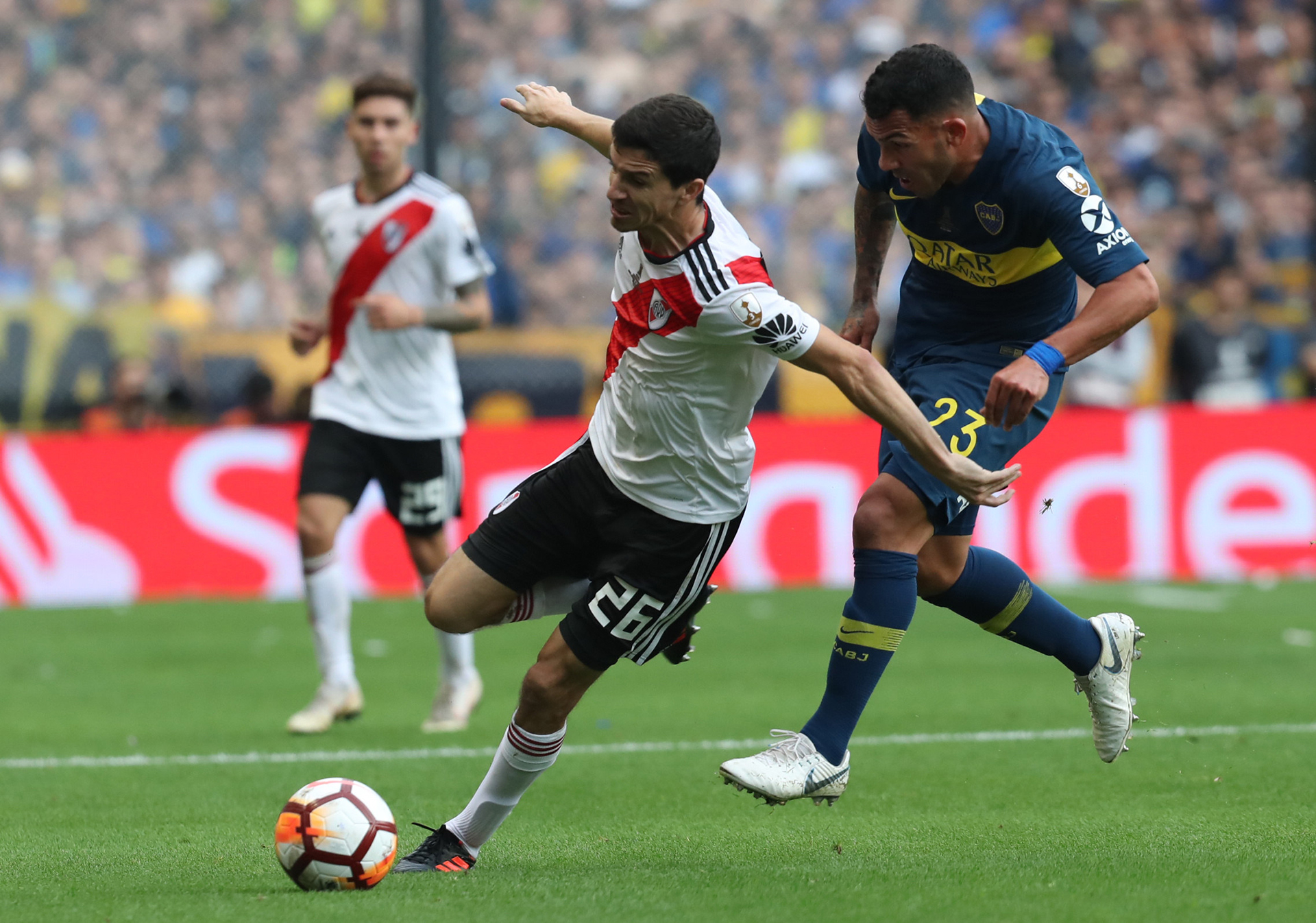 Carlos Tevez ingresó en el segundo tiempo en lugar de Villa