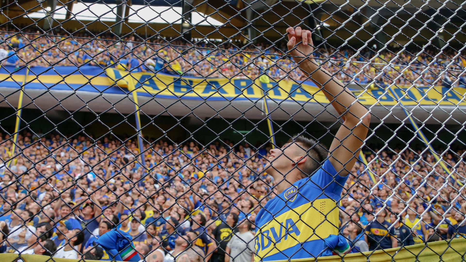 En las tribunas el partido se vivió como una fiesta y sin violencia