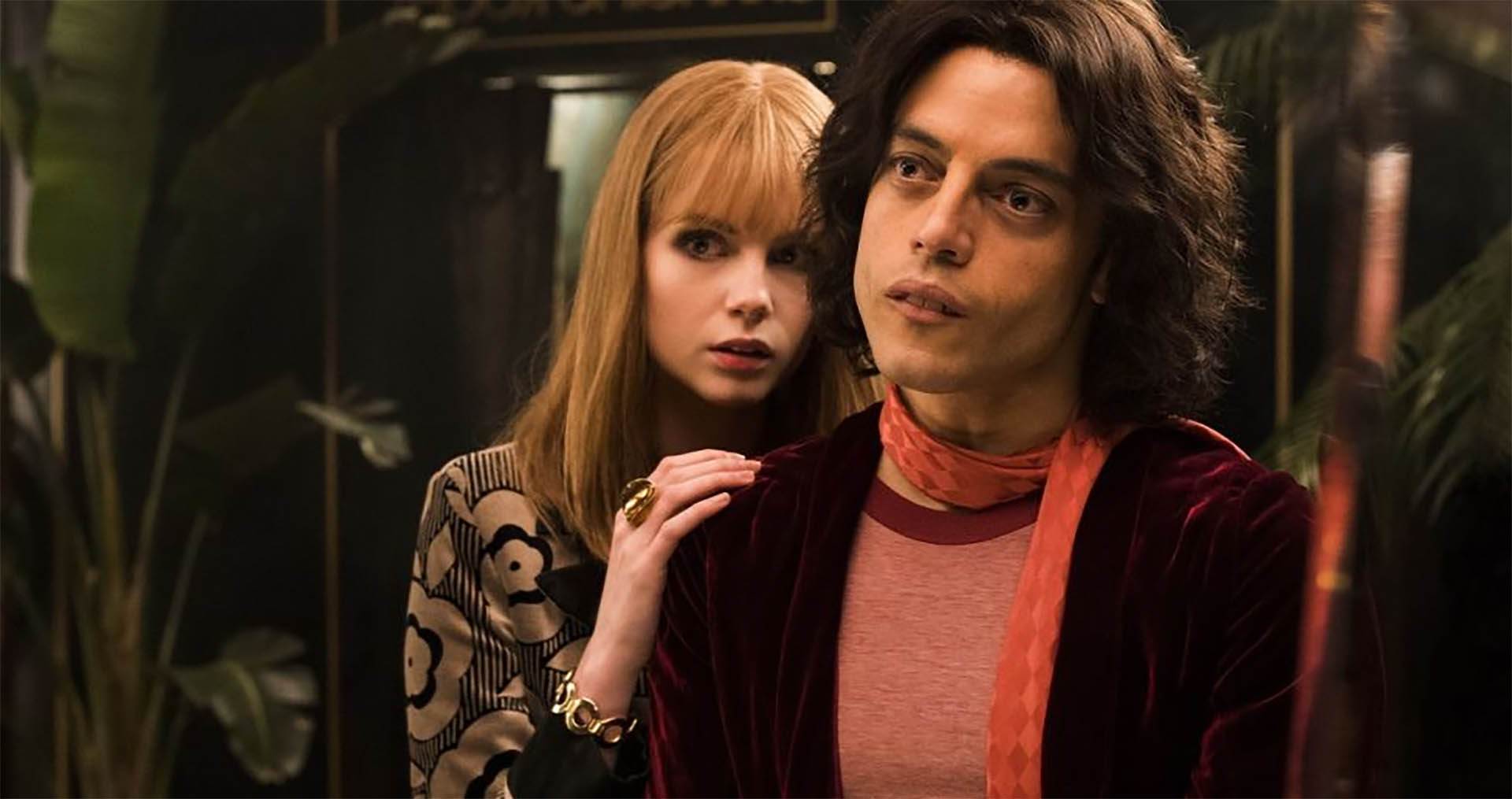 La actriz Lucy Boynton interpreta a Mary, quien fue pareja del cantante durante varios años
