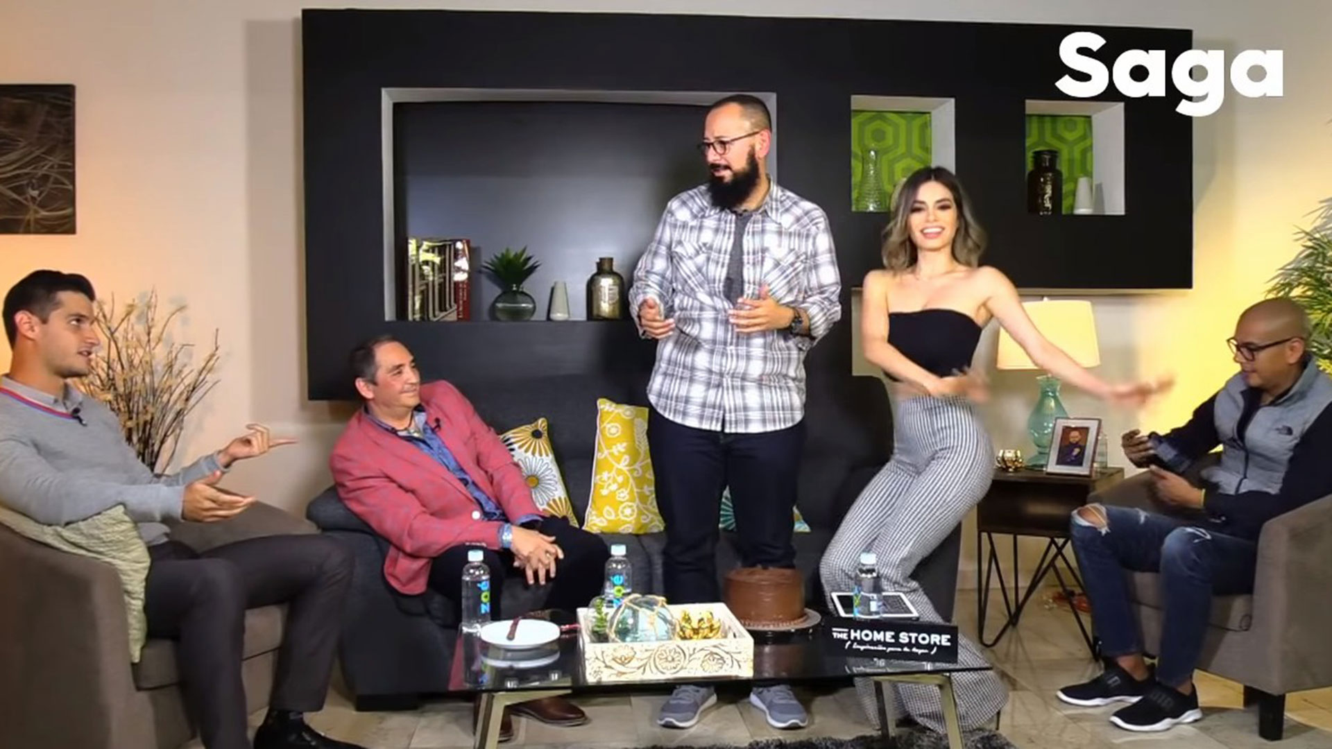 Pamela Longoria imitó a Yanet García bailando, como lo hace en el programa matutino “Hoy” de Televisa. (YouTube La Saga
