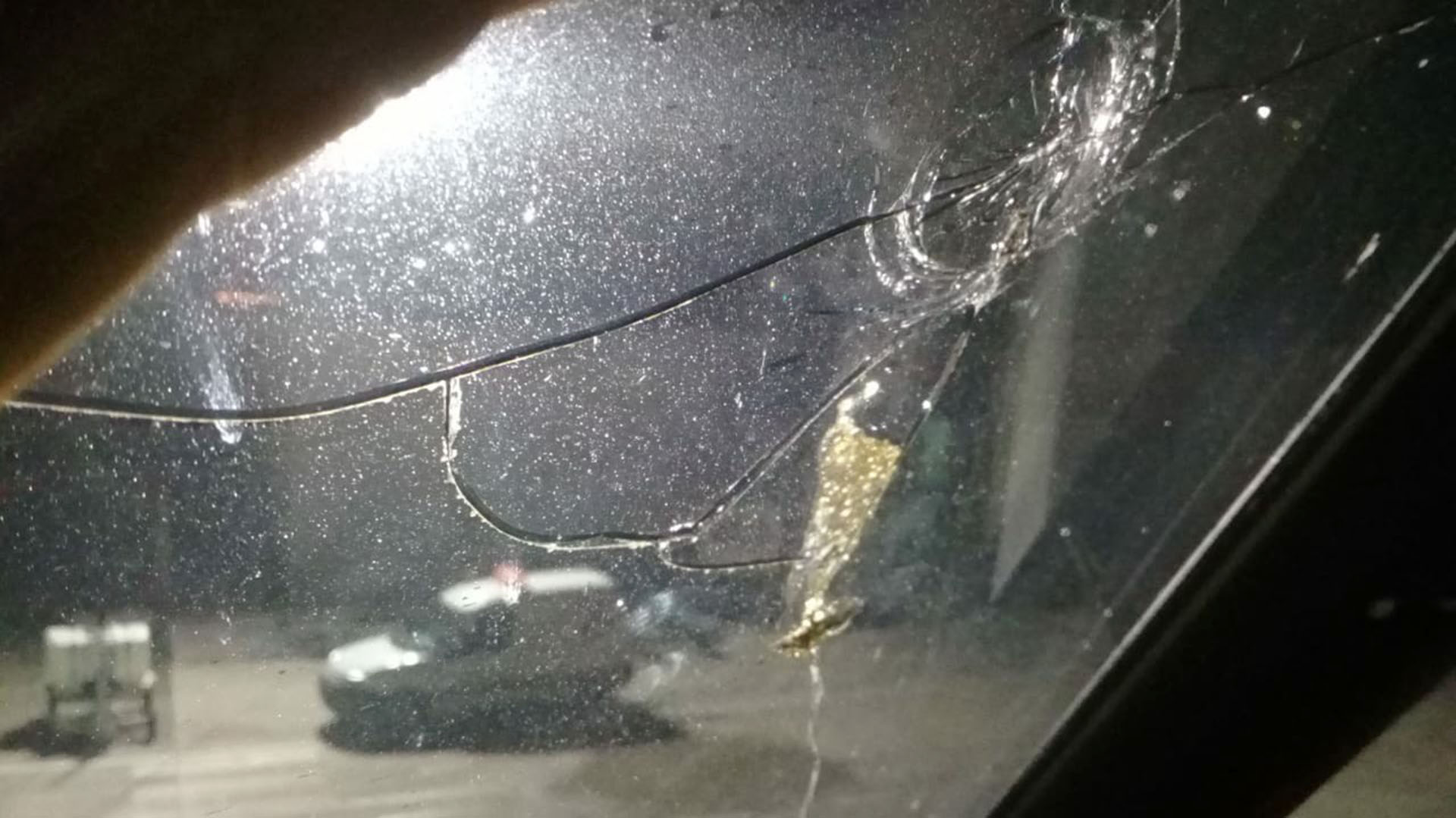 El avión regresó al aeropuerto apenas media hora después de partir