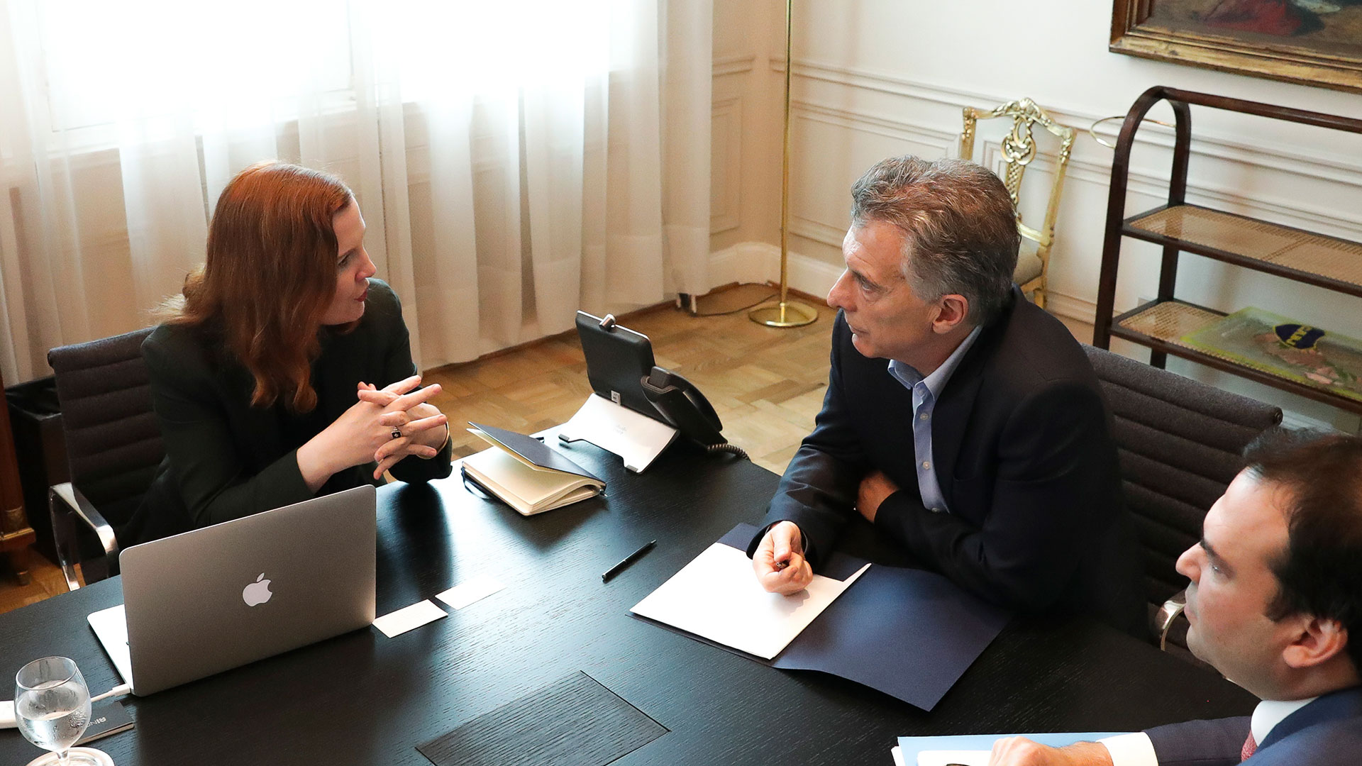 Kate Crawford durante el encuentro que tuvo con Mauricio Macri en la Casa Rosada(NA)