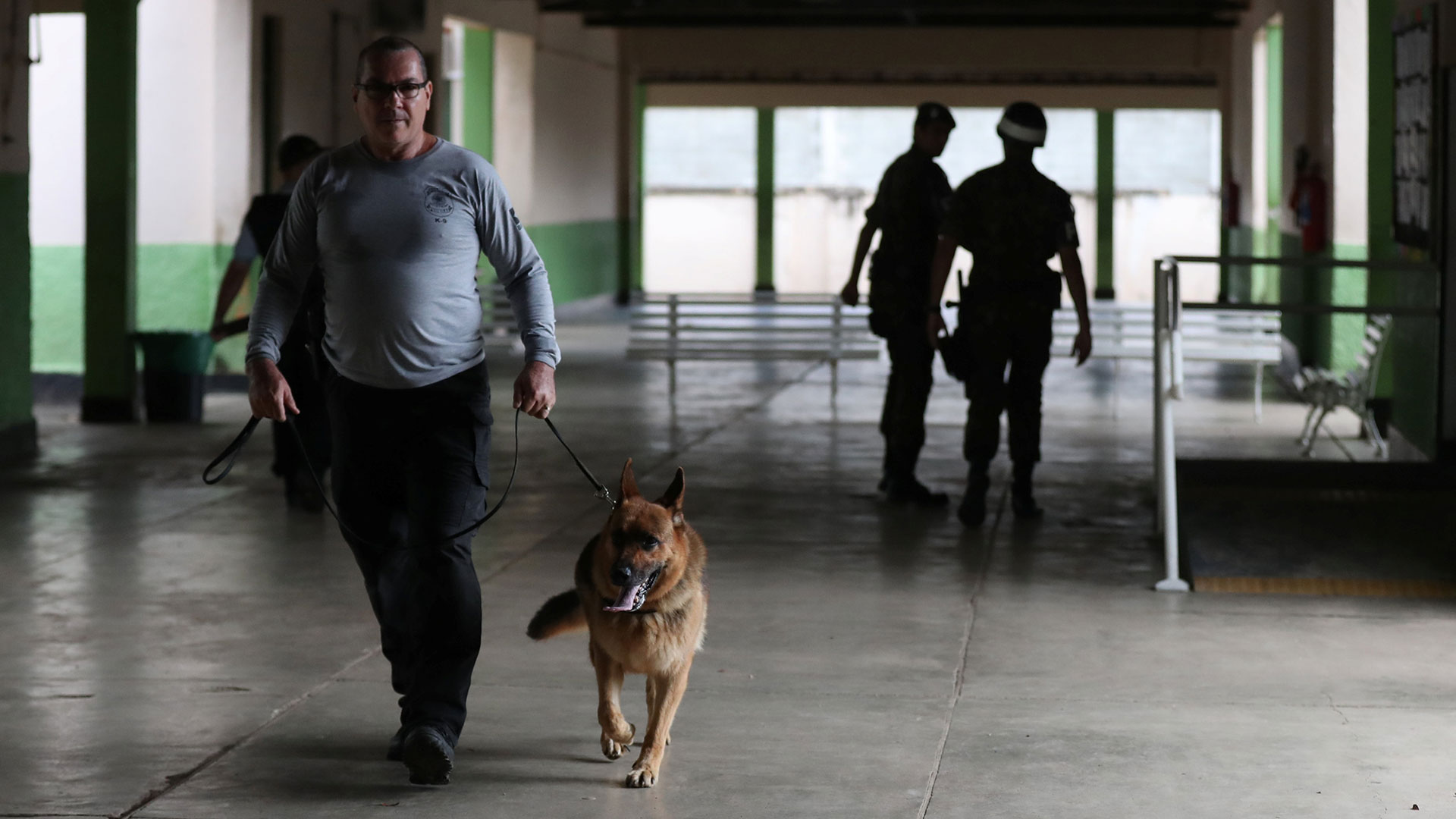 El operativo policial en escuelas brasileñas abarcó 27 estados (Reuters)