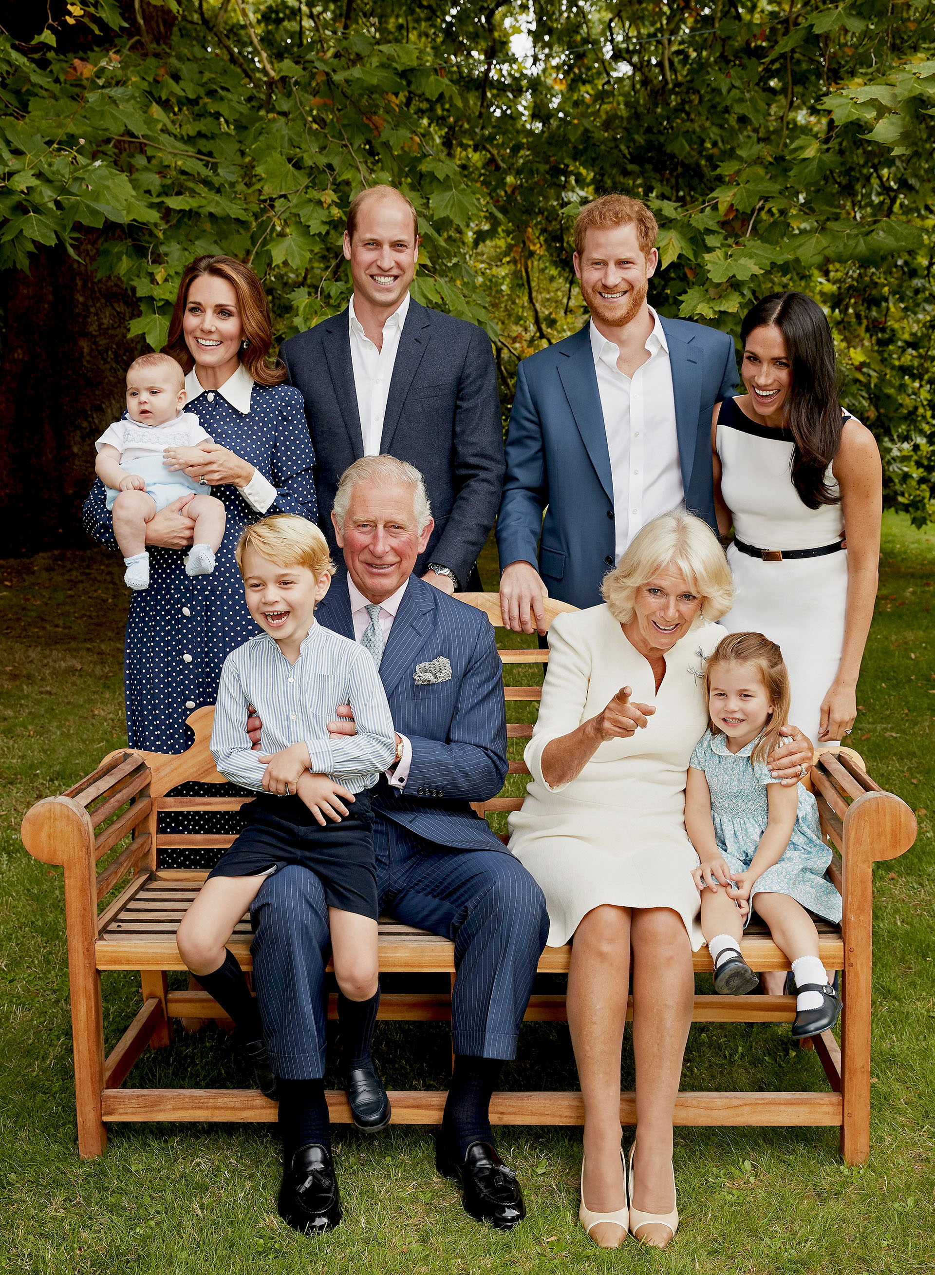 A pesar de los rumores de distanciamiento entre los príncipes William y Harry, posaron todos juntos para celebrar los 70 años del príncipe Carlos. La imagen dio la vuelta al mundo