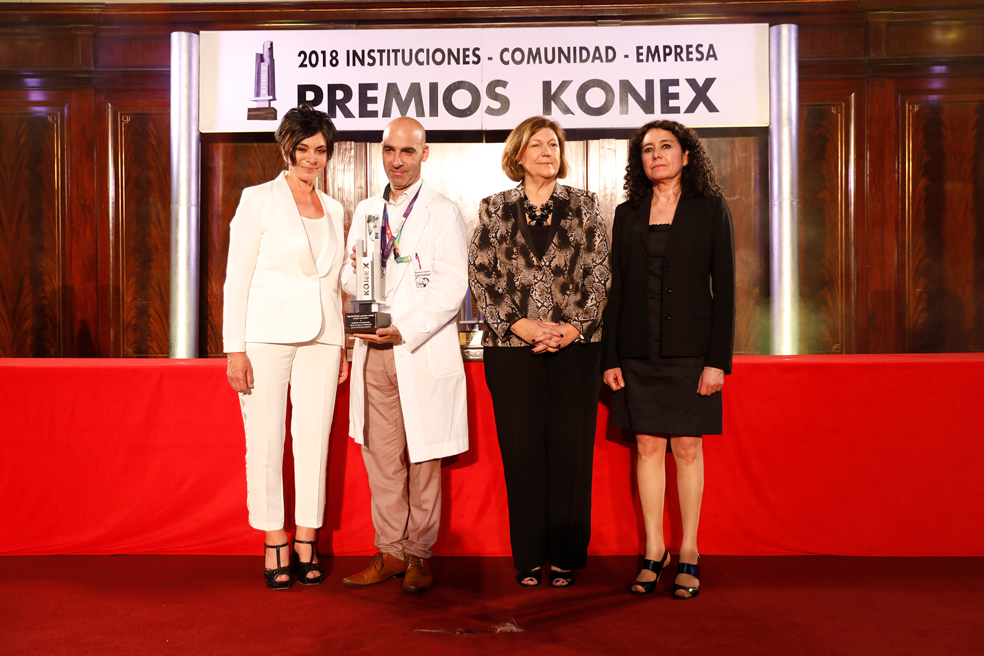 Mónica Gutiérrez entregó el Konex de Platino en la disciplina Entidades de Salud al Hospital de Pediatría Profesor Dr Juan P. Garrahan