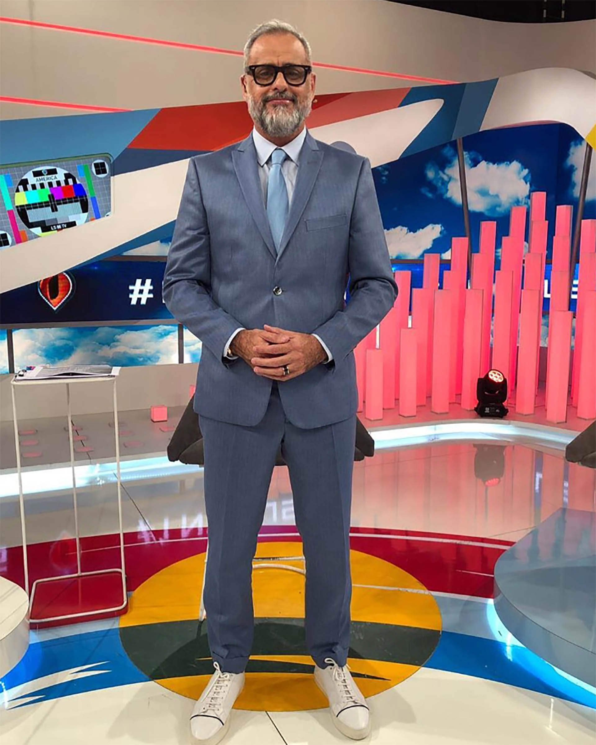 Tras cuatro meses de licencia, Jorge Rial regresó a “Intrusos”. “¡Voy a ser abuelo y me encanta!”, dijo el conductor sobre el embarazo de su hija