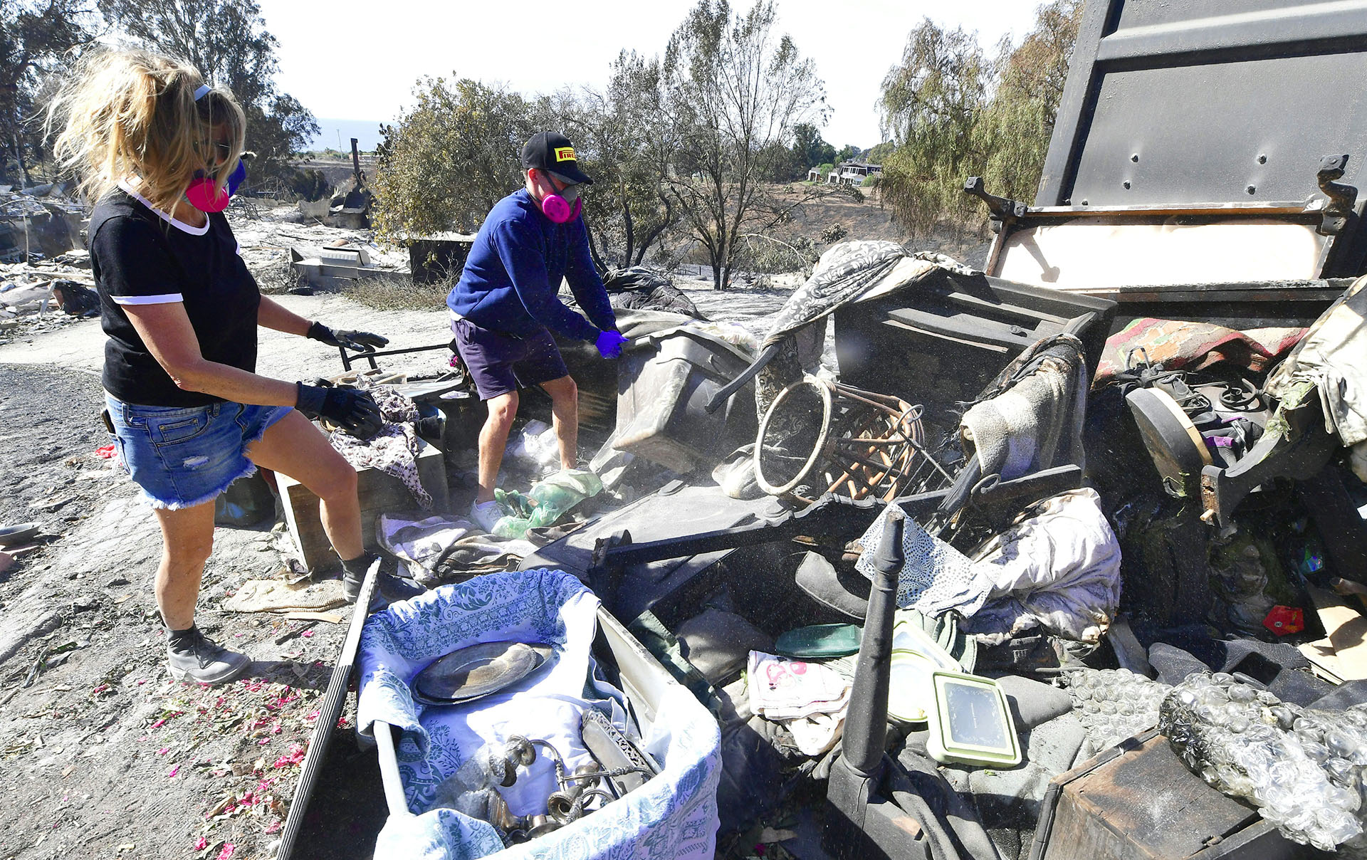 Los residentes que volvieron a la zona debieron usar máscaras de protección