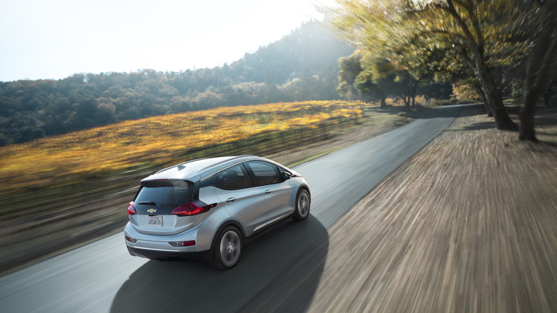 Chevrolet Bolt EV, con 30 minutos de carga ofrece 145 kilómetros de autonomía (recarga rápida).