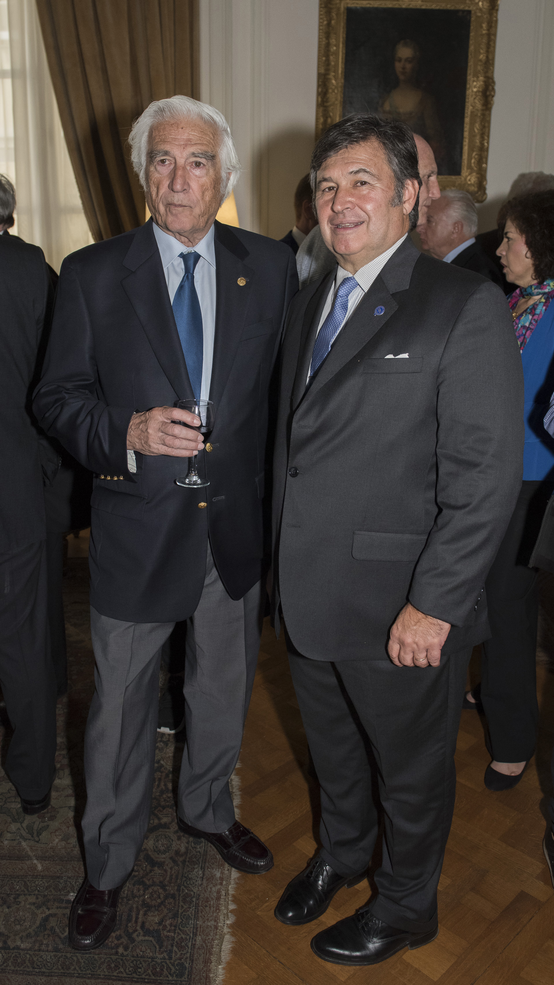 El ex presidente de la Sociedad Rural Argentina, Luciano Miguens, junto al actual presidente, Daniel Pelegrina