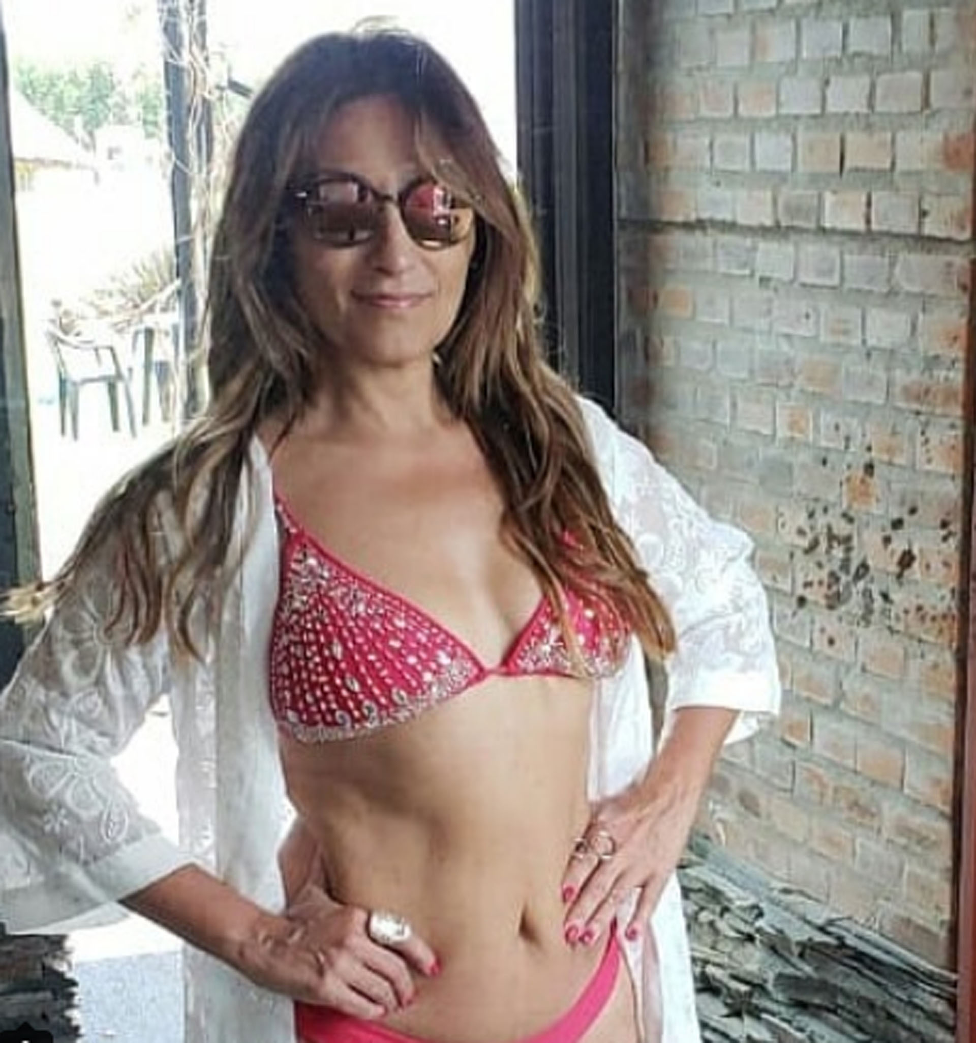 A los 53 años, la periodista Marcela Tauro se mostró con una bikini en Instagram. La panelista recibió miles de “likes” entre sus seguidores en la red social