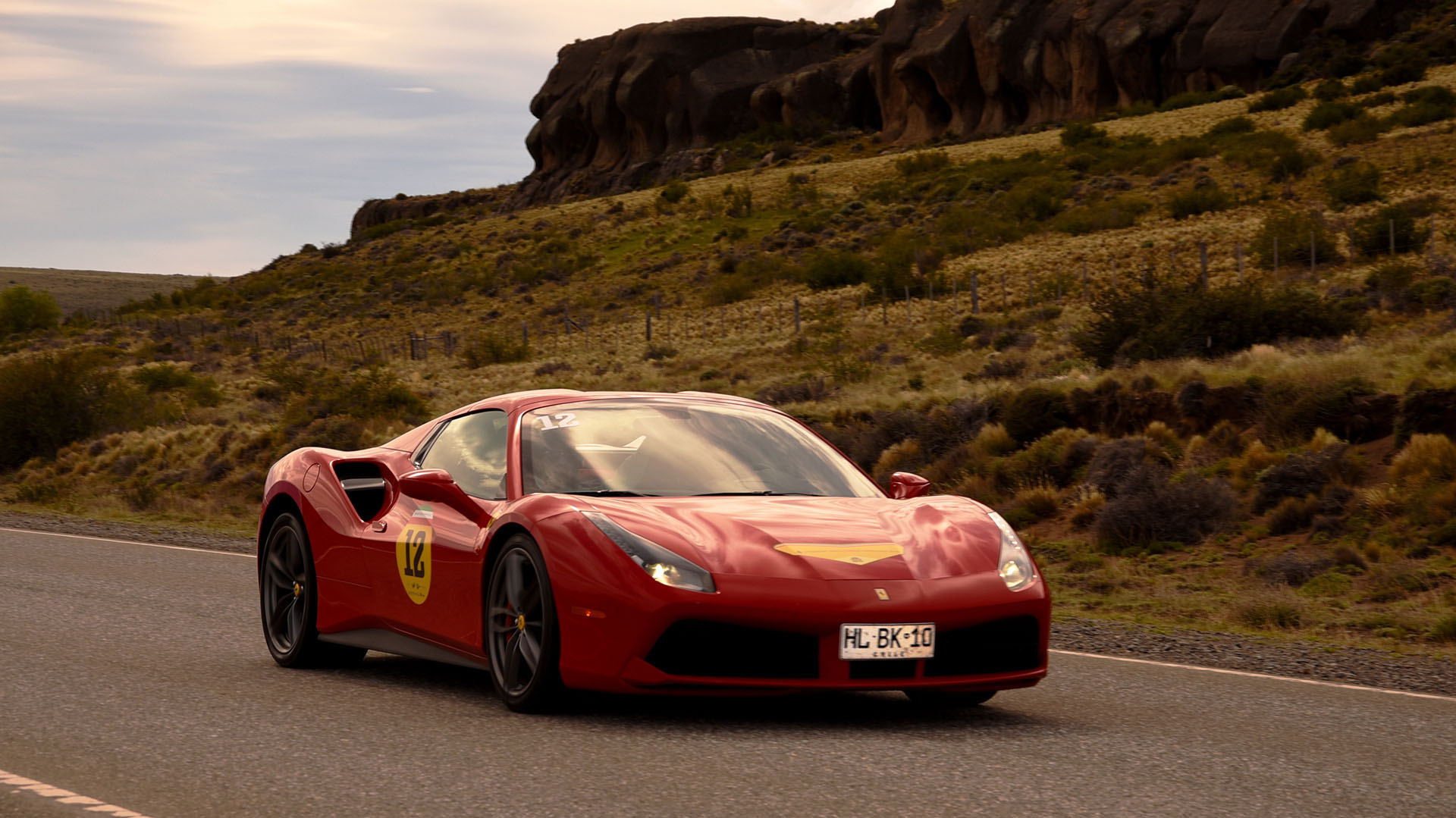 Un Ferrari 488 GTB: fue el comienzo de una nueva era en la marca. Suposo el fin de los motores atmosféricos y el inicio de un tiempo con motores V8 sobrealimentados. Significó, a su vez, la evolución y actualización del mítico 458 Italia