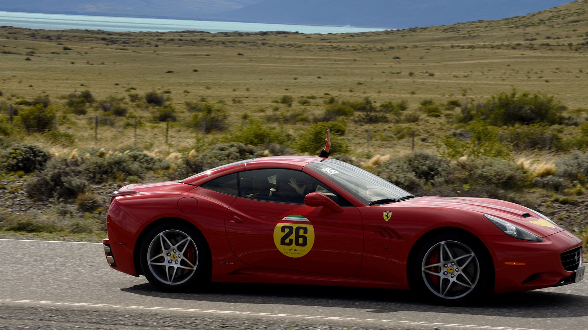 Ferrari California, un exponente. Presentado en el Salón del Automóvil de París de 2008, fue diseñado por la empresa de diseño italiana Pininfarina y es calificado por la propia marca como un automóvil “deportivo, elegante y versátil que representa la combinación perfecta de innovación, tecnología y diseño”