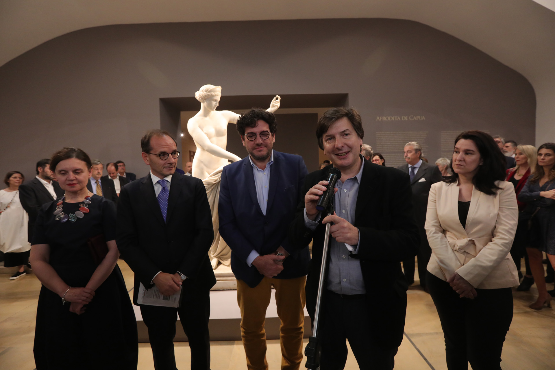 La directora del Instituto Italiano de Cultura Donatella Cannova, el embajador de Italia en la Argentina Giuseppe Manzo, el secretario de Cultura de la Nación Pablo Avelluto, el director del Museo Nacional de Bellas Artes Andrés Duprat y la directora artística del Museo Nacional de Bellas Artes Mariana Marchesi