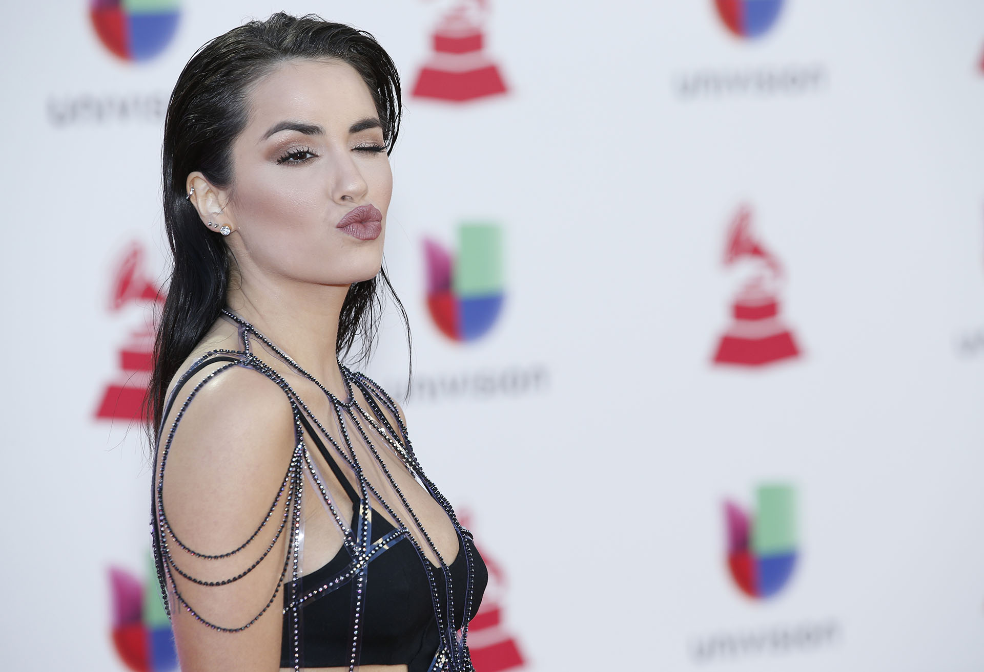 Lali Esposito completó su apuesta con un wet look