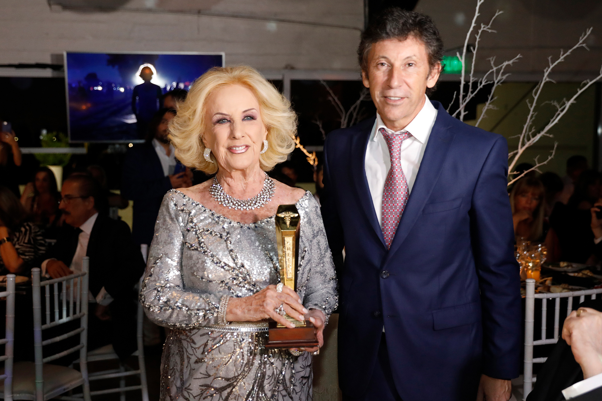 Mirtha Legrand, invitada de lujo todos los años, fue distinguida con el premio “Cheers de Oro” por su vocación de servicio y apoyo a instituciones de bien, el marco de sus 50 años de carrera televisiva