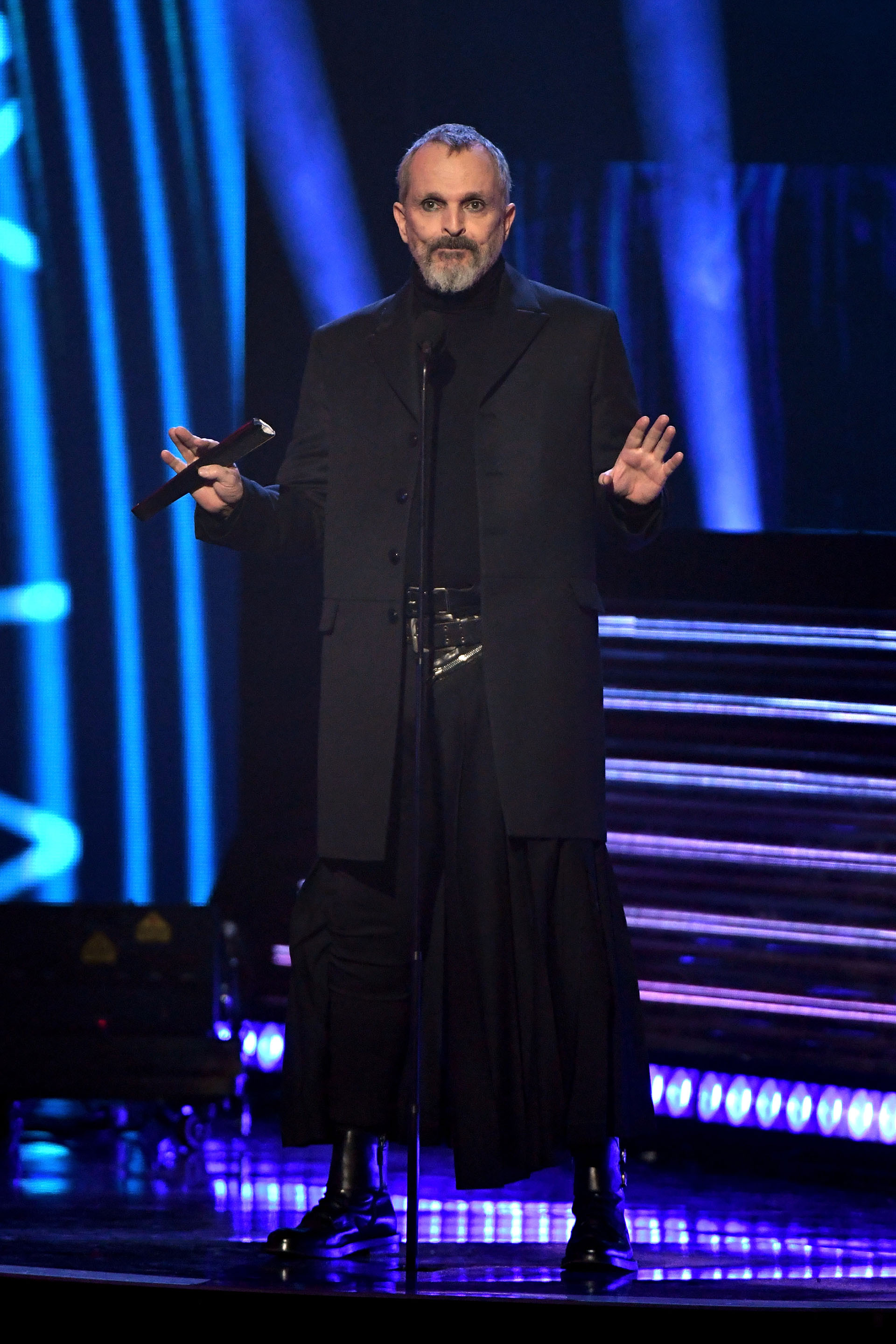 Miguel Bose minutos antes de presentar a Maná
