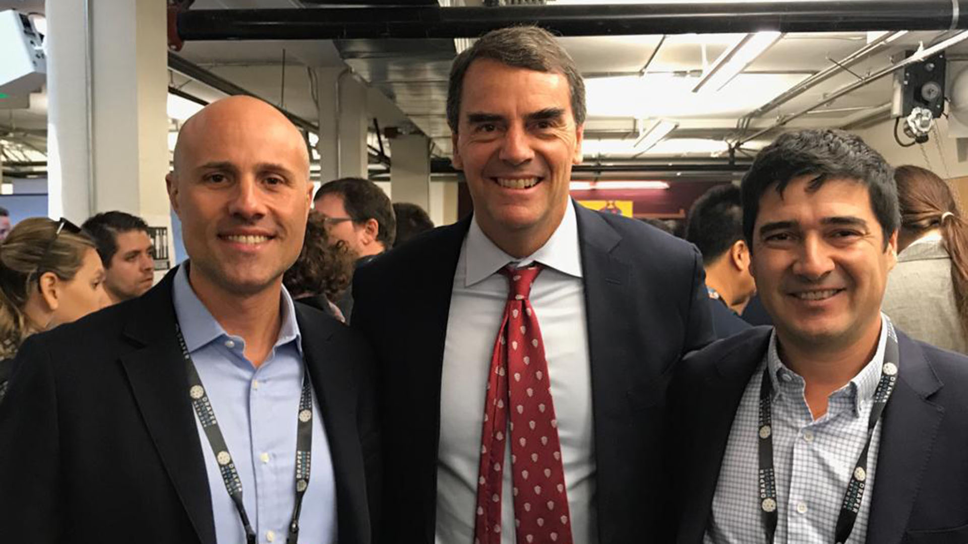 Diego González Bravo e Ignacio Plaza junto con Tim Draper (en el medio)