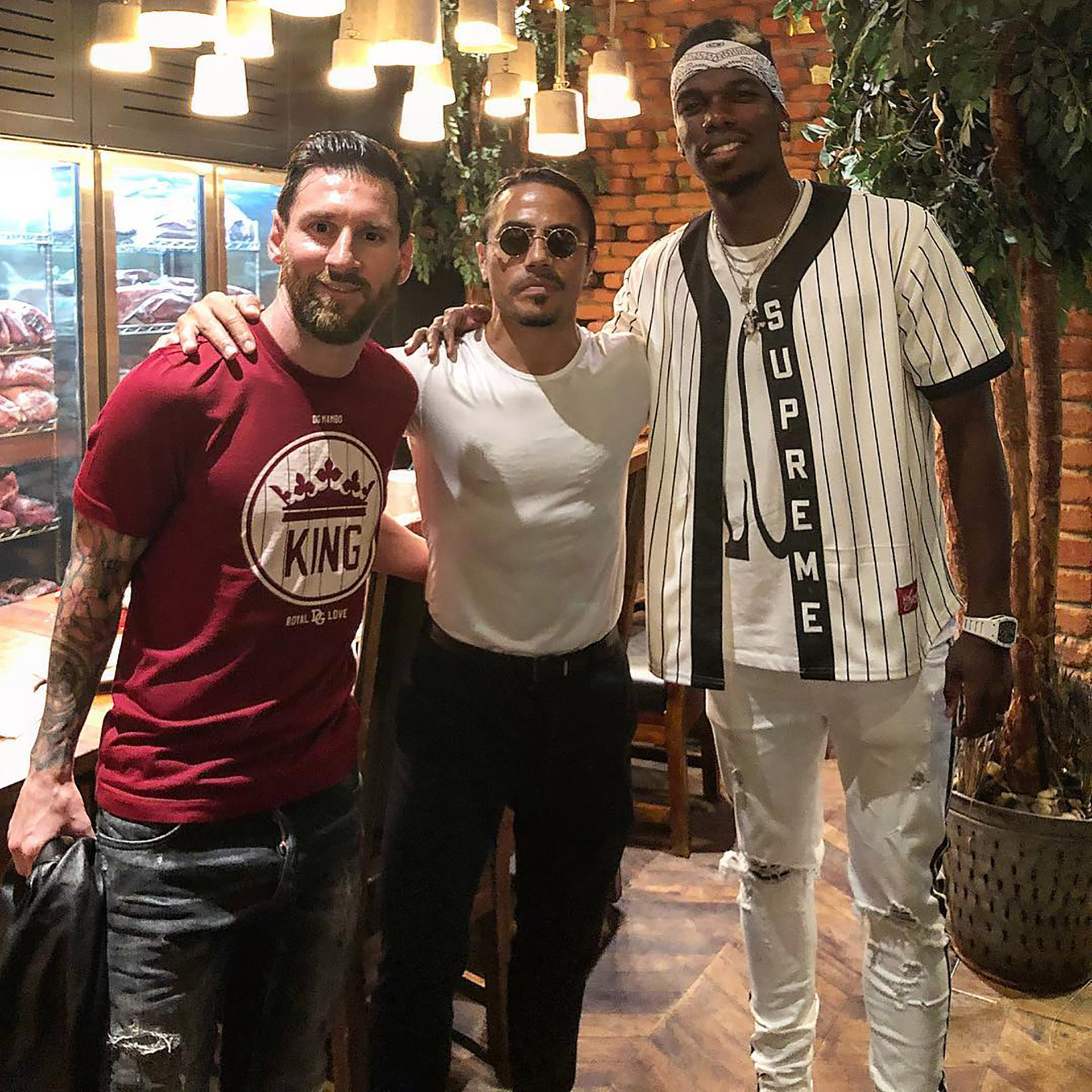 Lionel Messi visitó al cocinero más famoso de Instagram y lo imitó cuando  condimentó la carne - Infobae