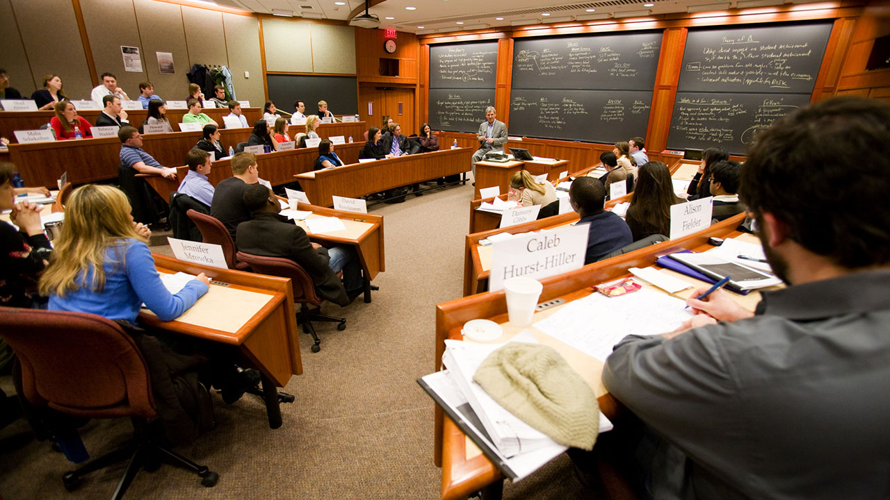 En las clases de Harvard se discuten casos reales de negocios. Gentileza HBS.