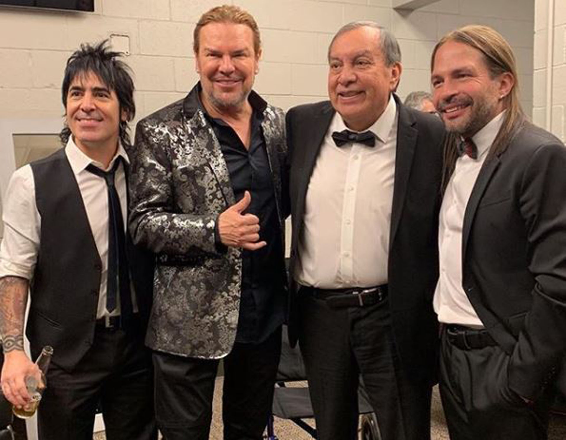 Fher Olvera y los integrantes de la banda en los Grammy Latinos