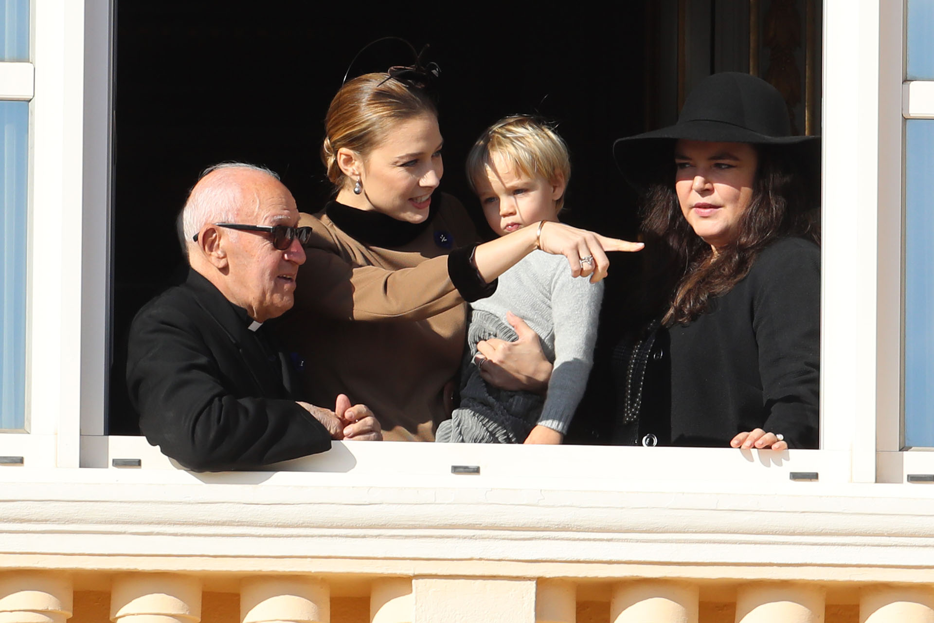 Beatrice Borromeo en el balcón del Palacio Real