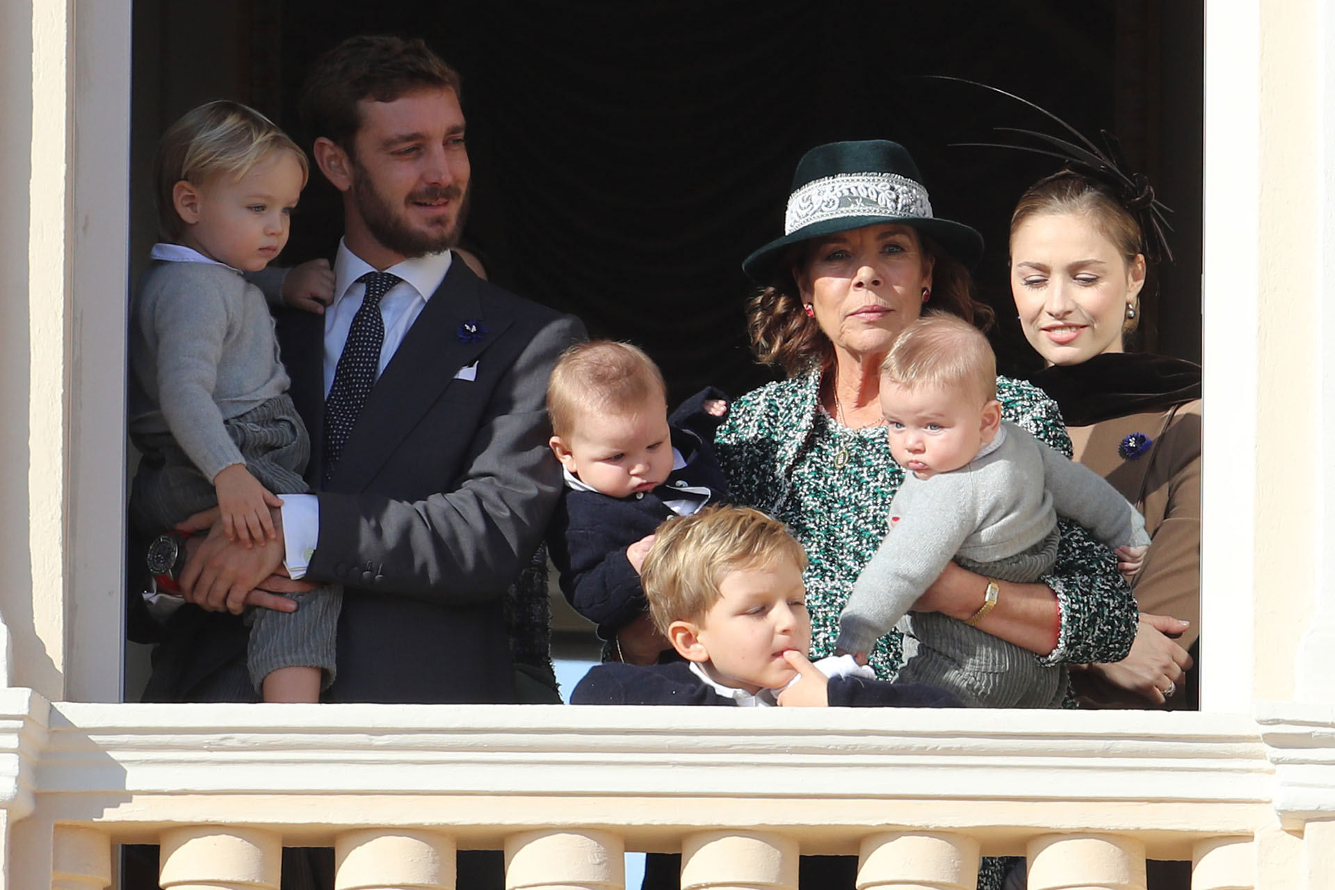 Carolina de Mónaco junto a sus nietos /// Fotos: AFP