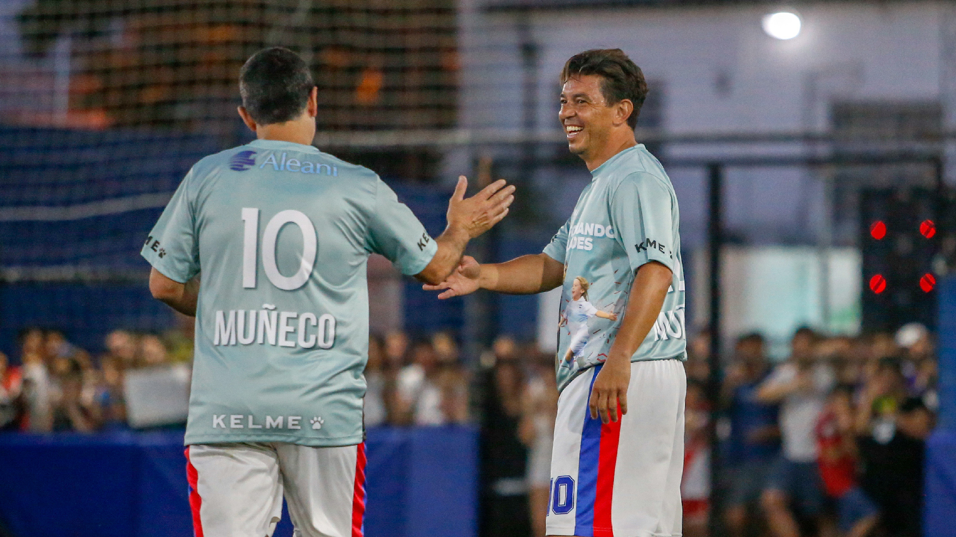 El Muñeco se mezcló en los dos equipos de 5, entre los que hubo amigos y conocidos suyos del barrio de Merlo; uno de ellos, Javier Bustos, preparador físico del cuerpo técnico de Diego Cocca y uno de los dueños de Laureles Argentinos