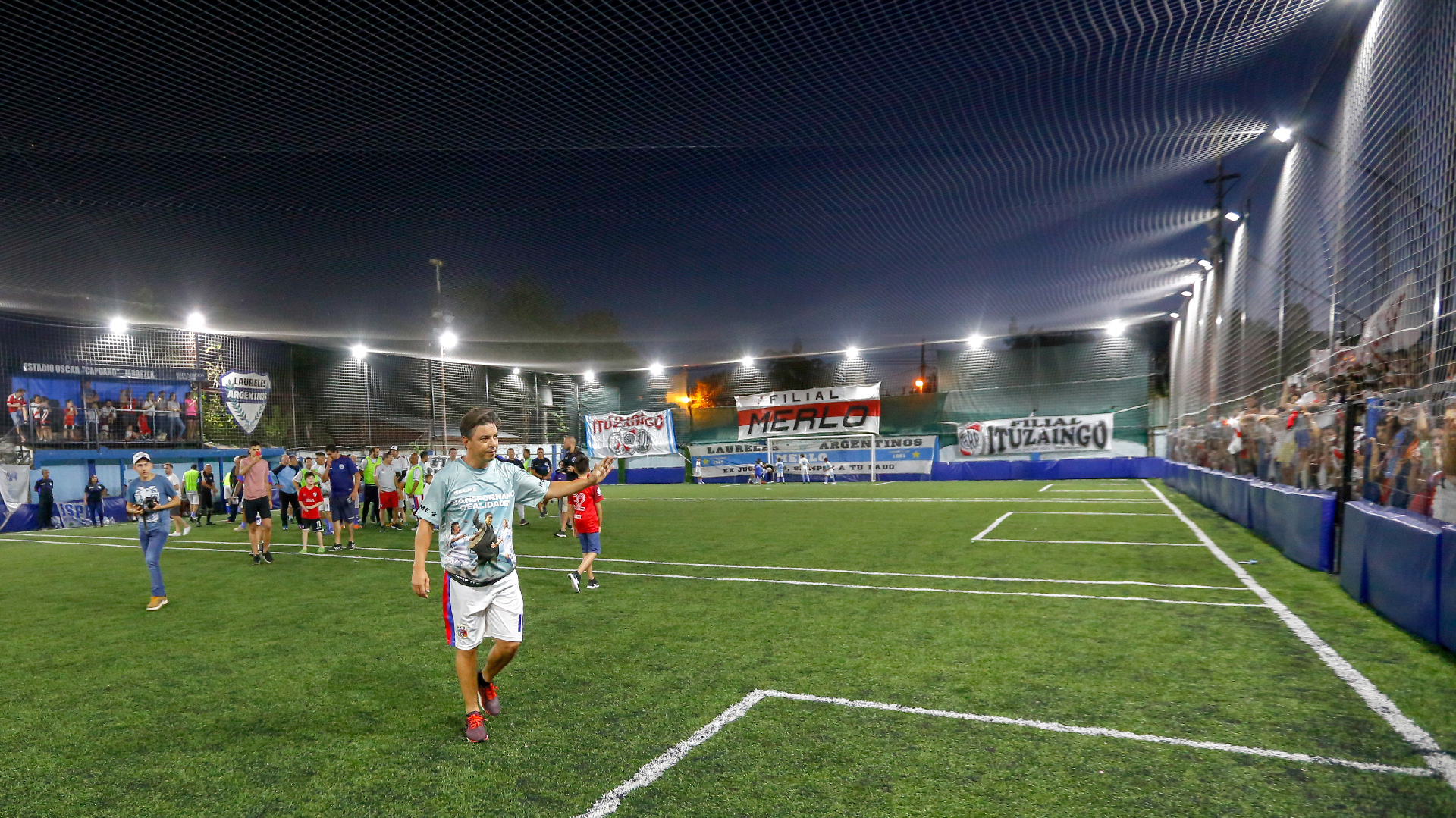 Marcelo Gallardo dijo presente en un partido a beneficio en el club Laureles de su Merlo natal, a apenas 300 metros de su casa de la infancia
