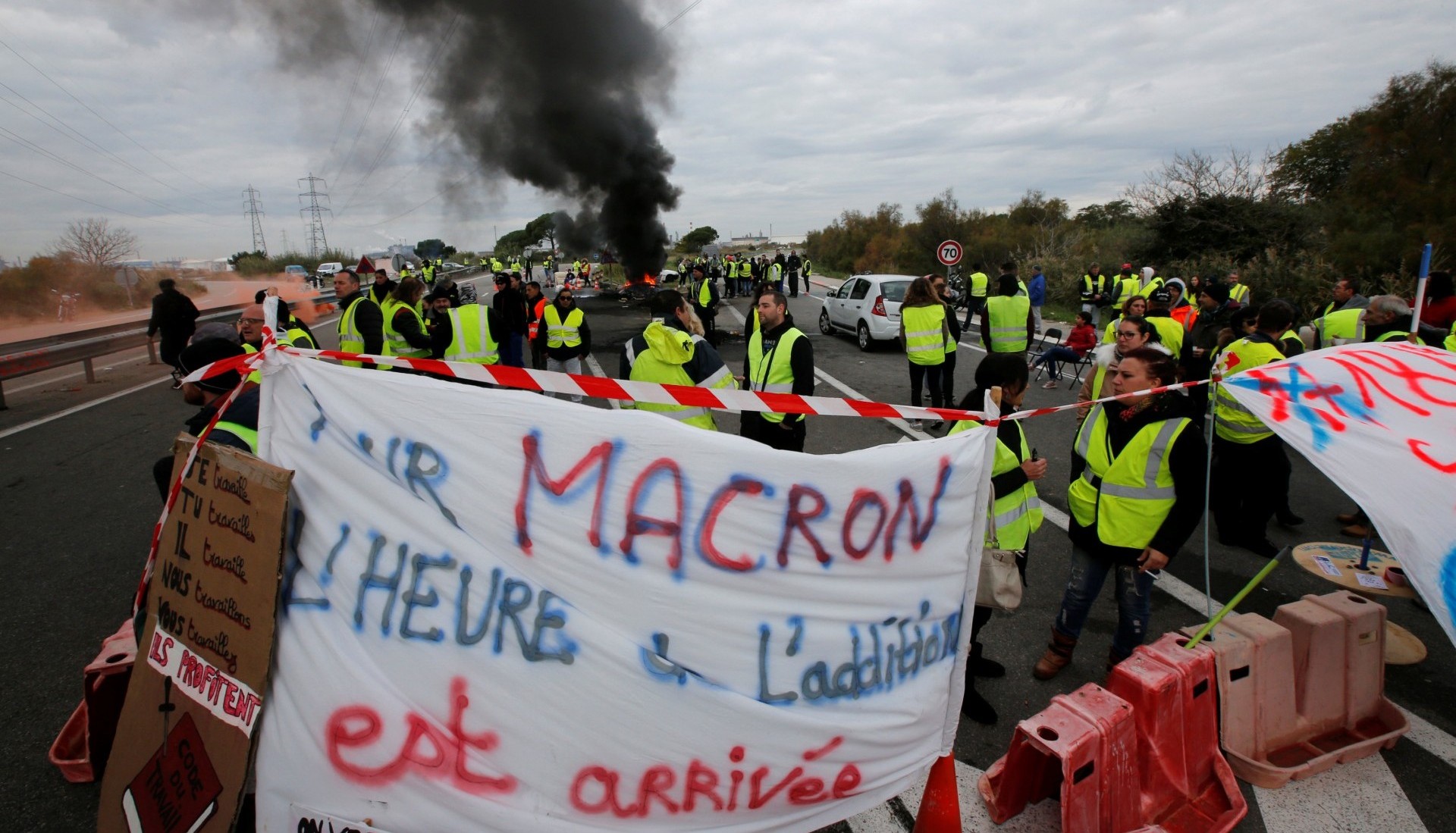 Una protesta bloquea el acceso a una distribuidora de combustible en Fos-sur-Mer (Reuters)