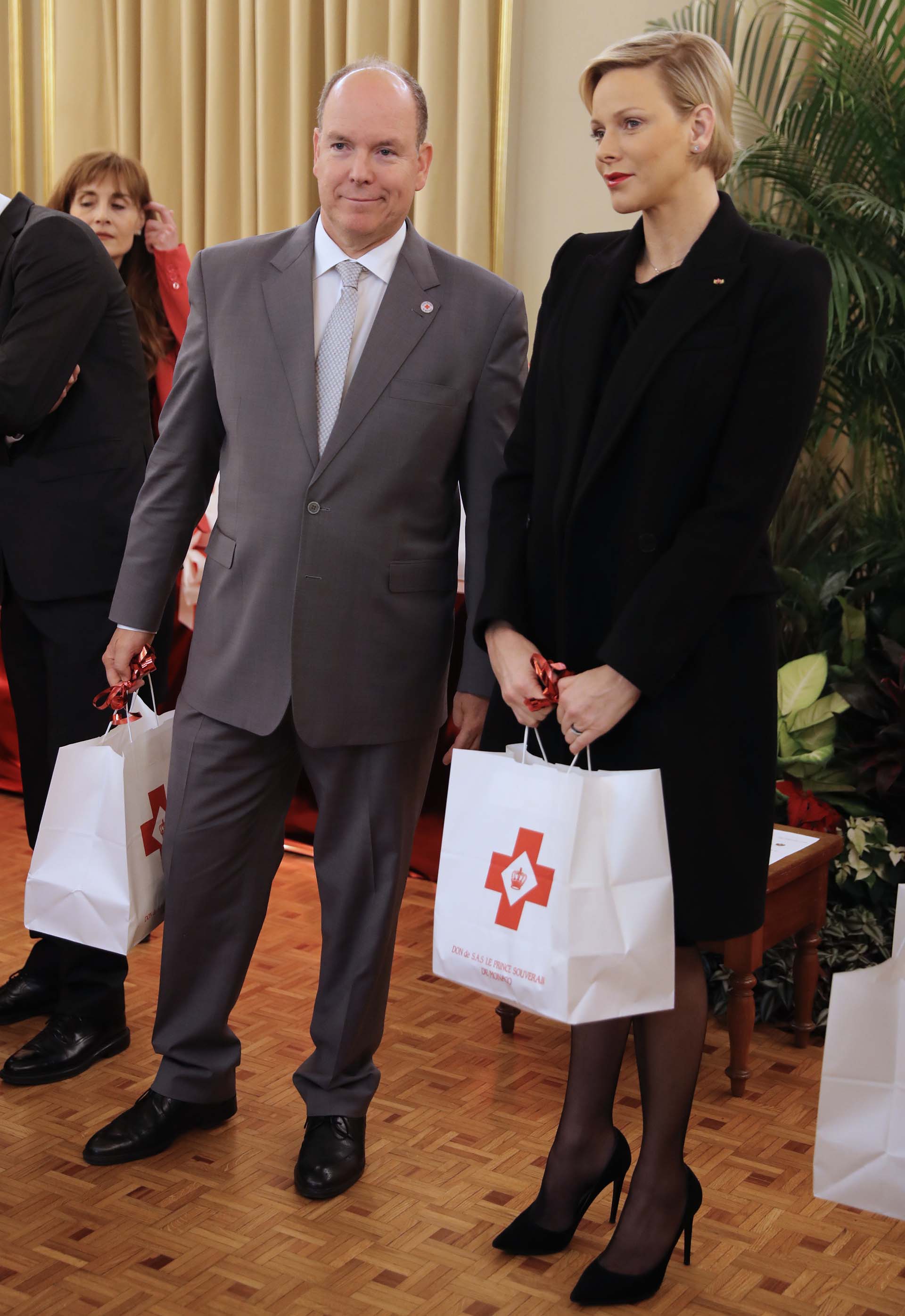Sus infaltables stilettos que, en esta oportunidad, la princesa acompañó con medias negras