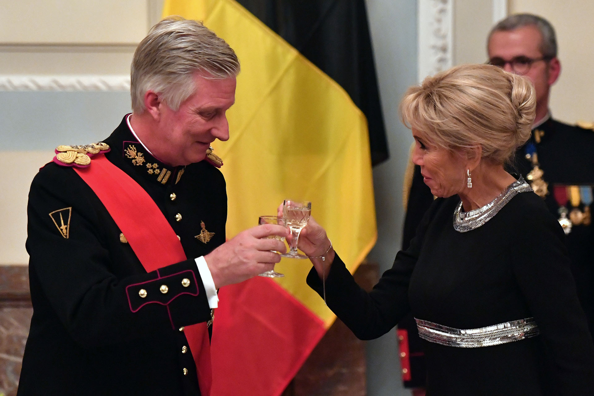 El brindis del rey Philippe de Bélgica con la Primera Dama de Francia