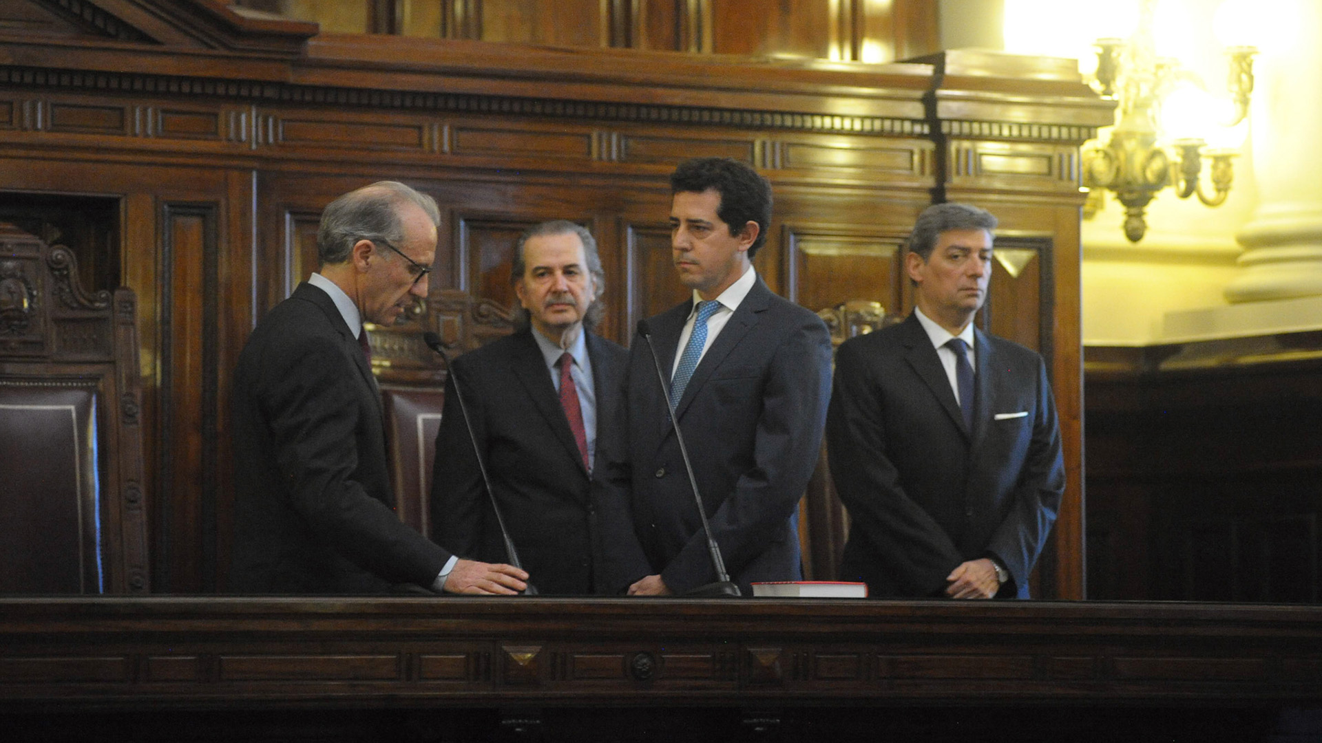 Rosenkrantz le toma juramento a De Pedro (Patricio Murphy)