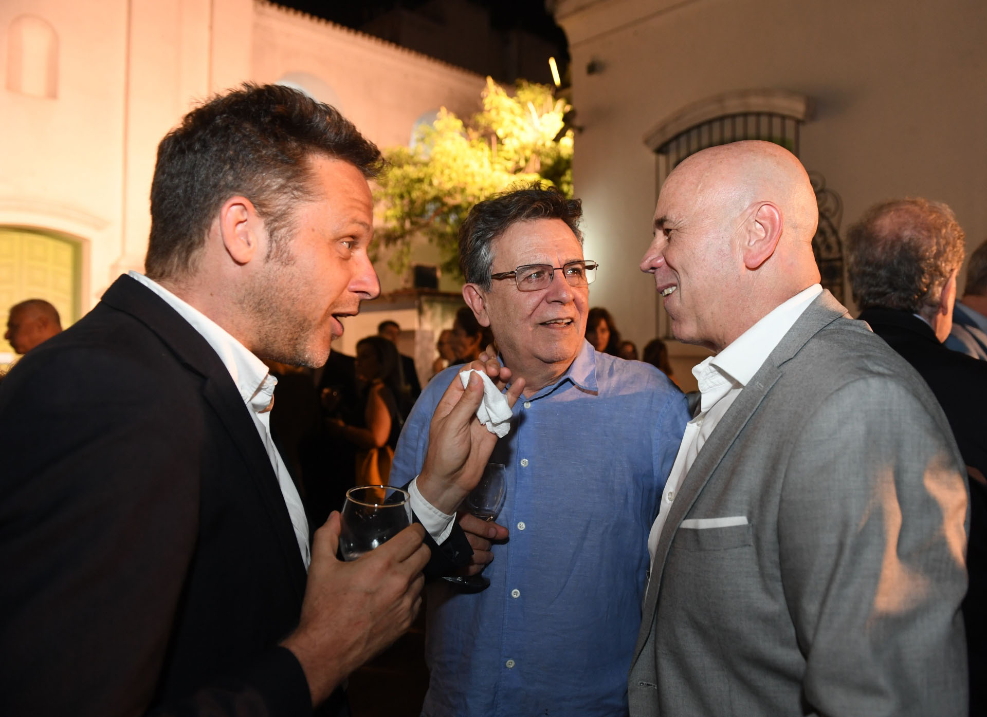 El periodista Martín Sivak, Roberto Guareschi y Jorge Telerman